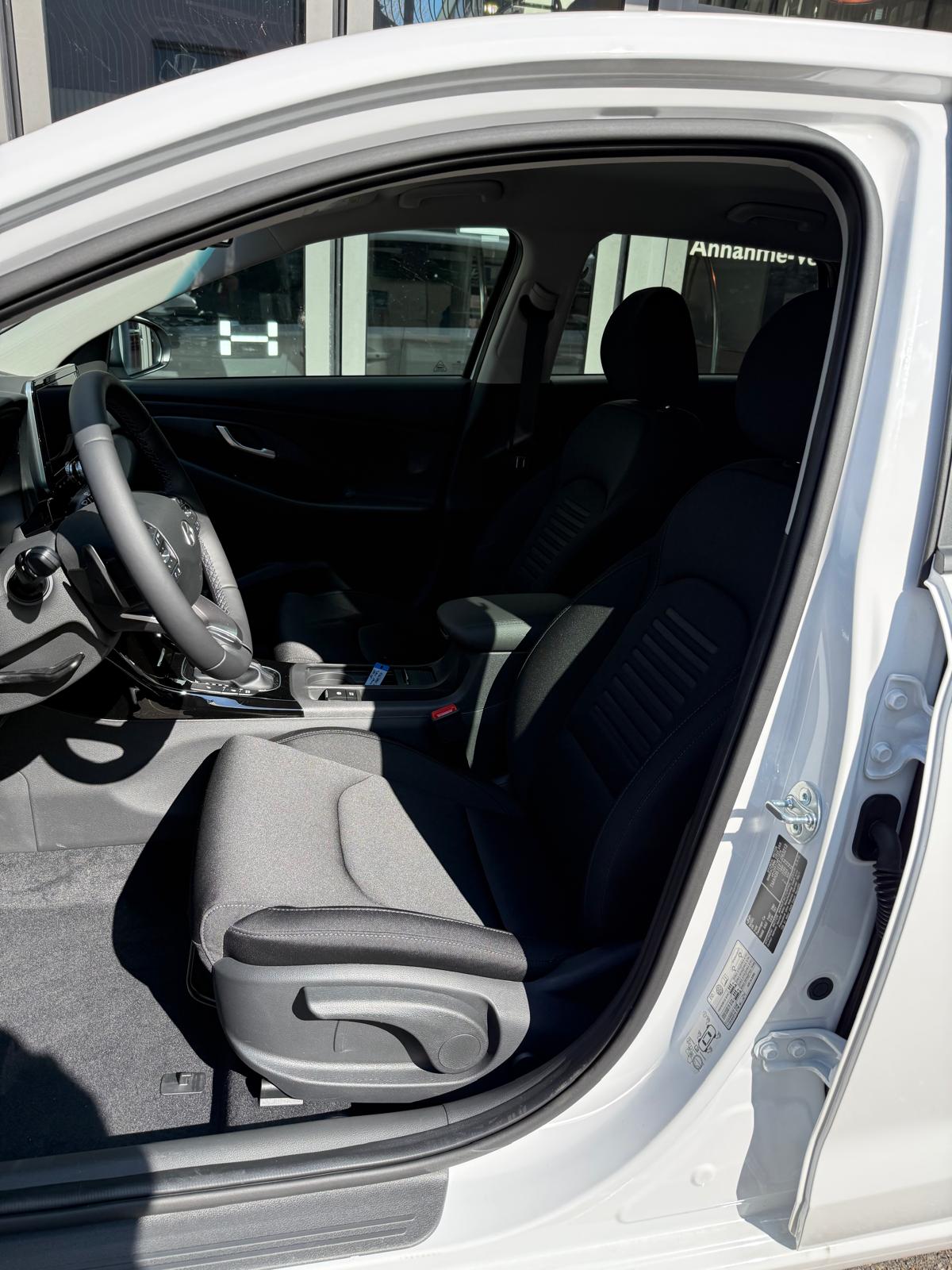 HYUNDAI i30 1.6 T-GDi Amplia-image-9