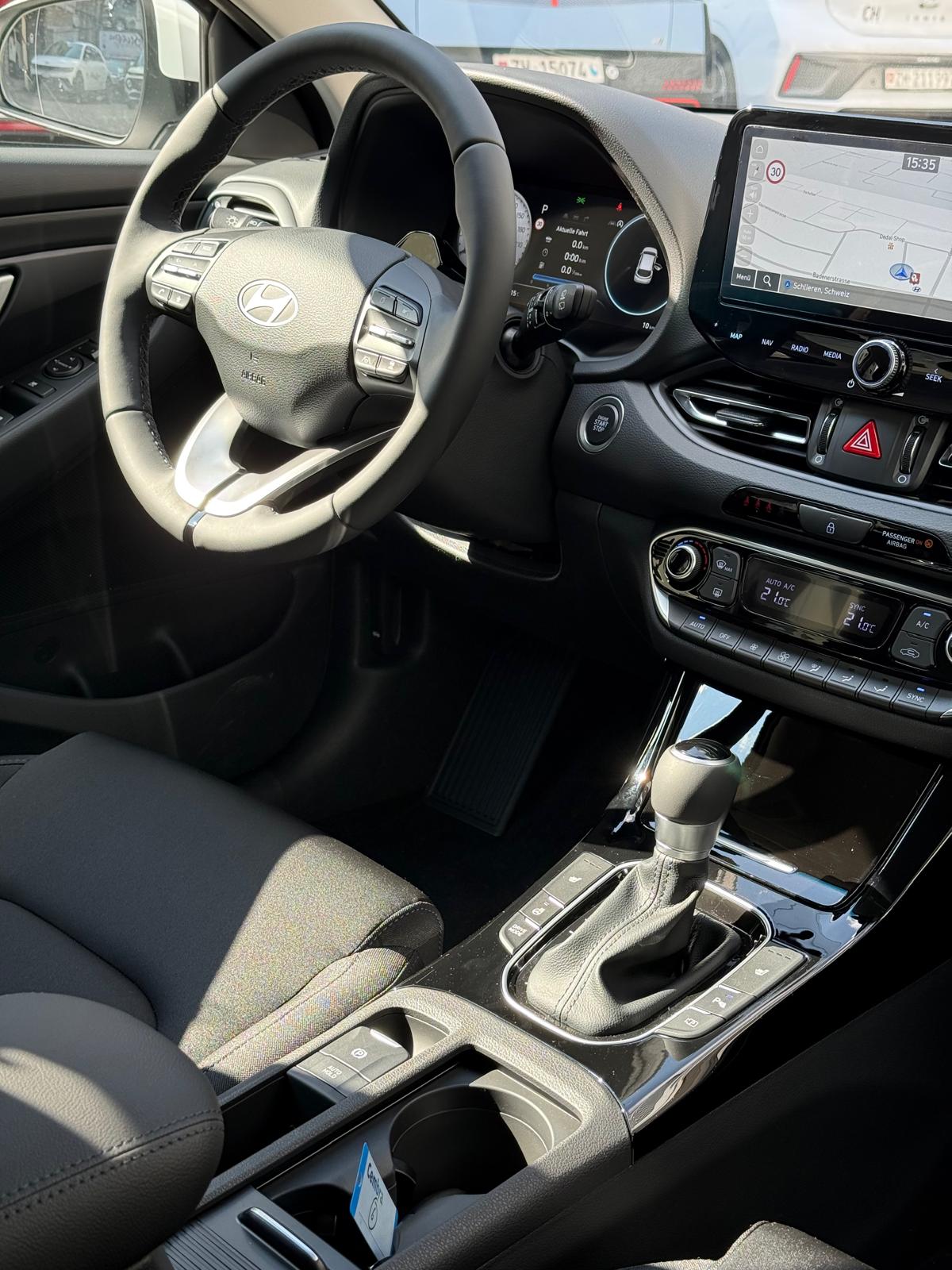 HYUNDAI i30 1.6 T-GDi Amplia-image-12