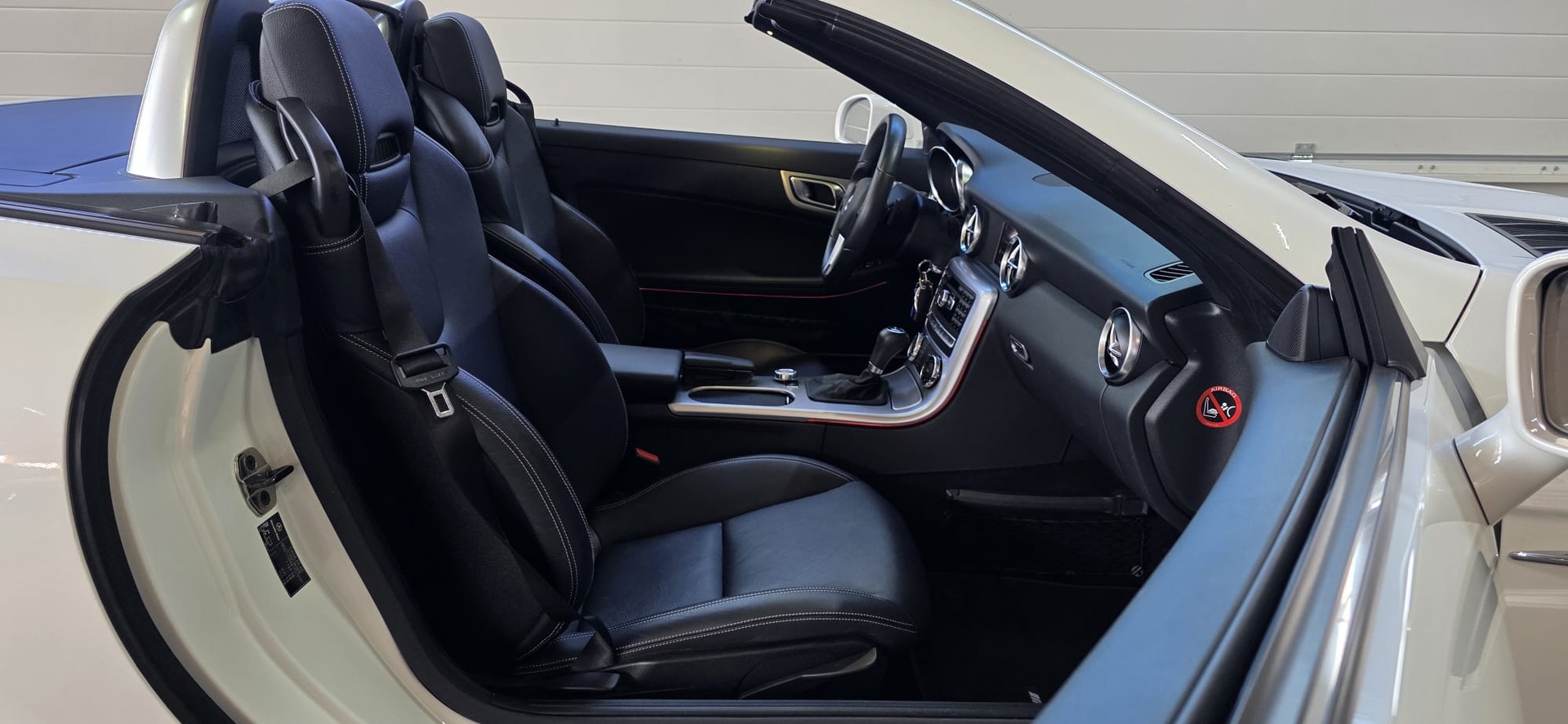 MERCEDES-BENZ SLK 200 Sport AMG Line 7G-Tronic *GlasHardTop mit Verdunkelungssystem*Sitz- und Nackenheizung*Navi*Bluetooth*Tempomat*-image-23
