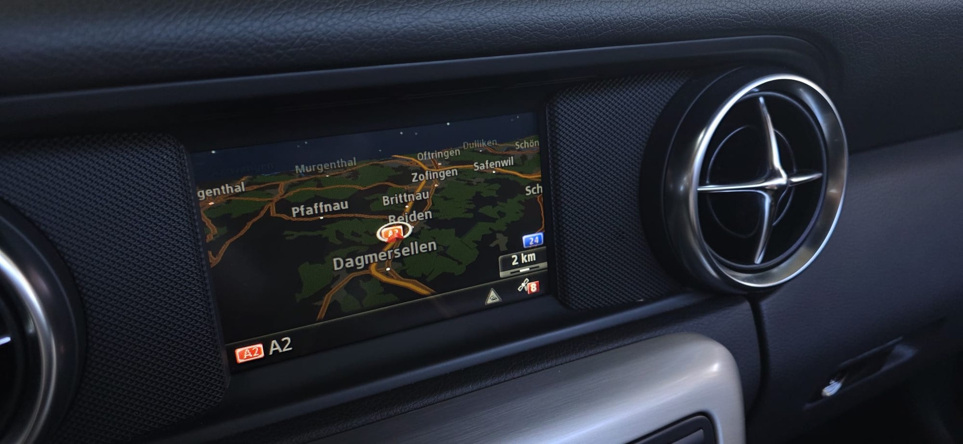 MERCEDES-BENZ SLK 200 Sport AMG Line 7G-Tronic *GlasHardTop mit Verdunkelungssystem*Sitz- und Nackenheizung*Navi*Bluetooth*Tempomat*-image-22