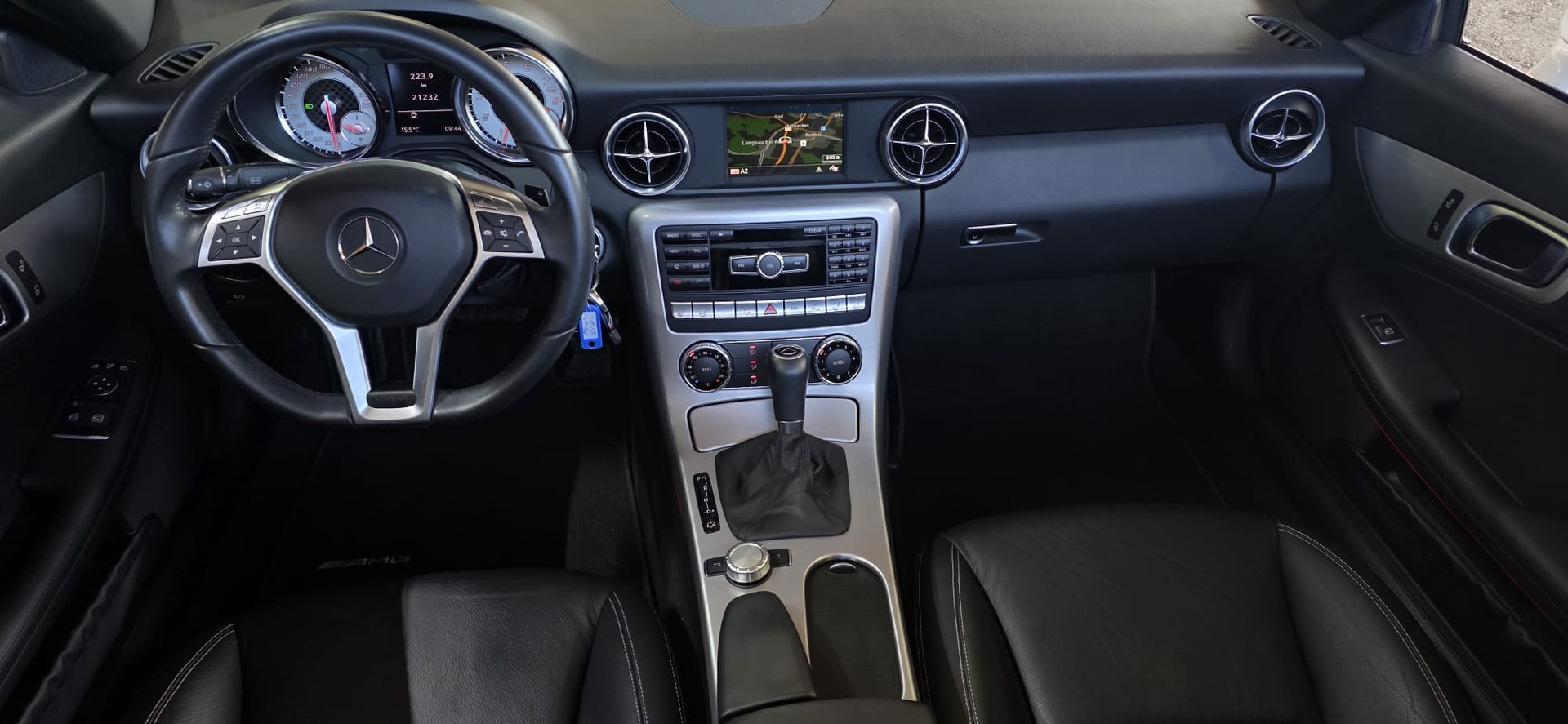MERCEDES-BENZ SLK 200 Sport AMG Line 7G-Tronic *GlasHardTop mit Verdunkelungssystem*Sitz- und Nackenheizung*Navi*Bluetooth*Tempomat*-image-11