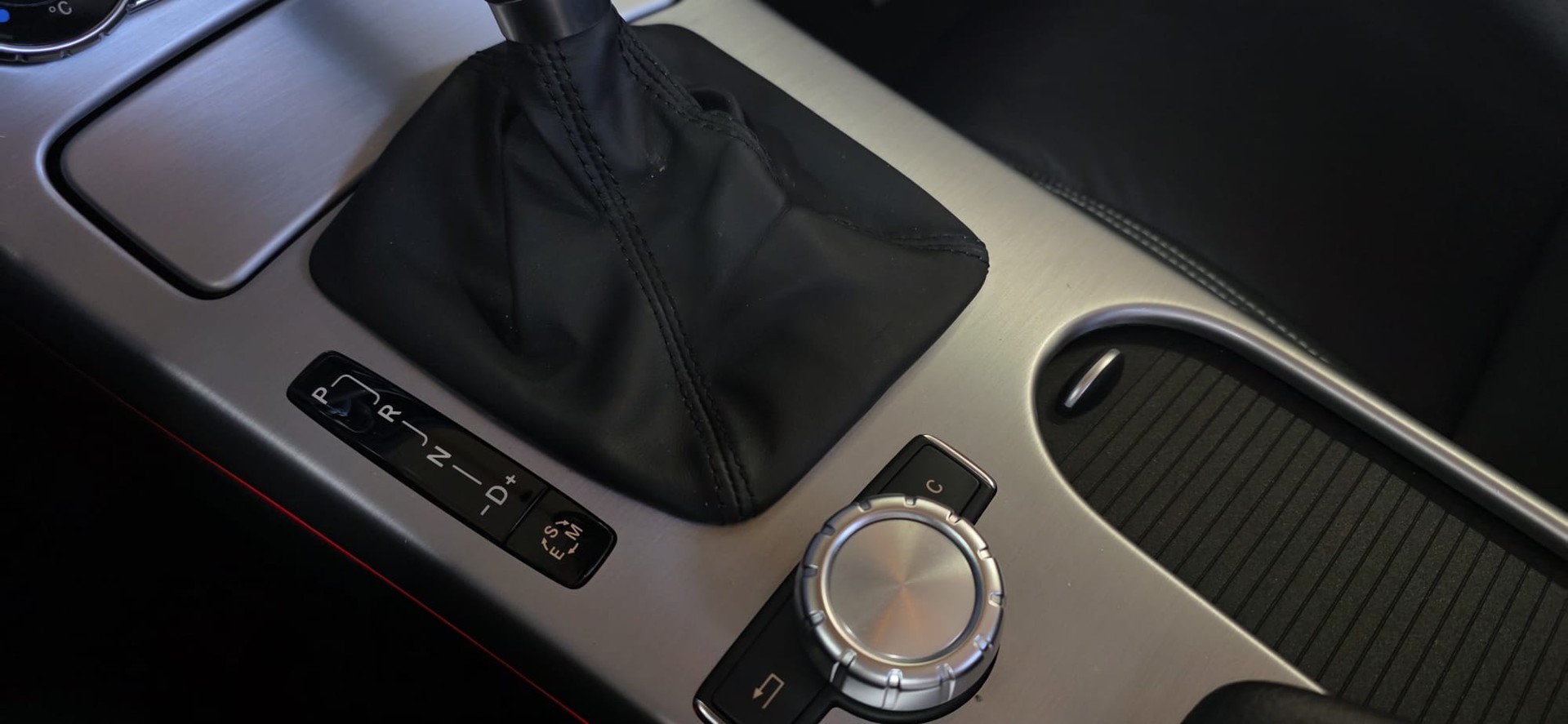 MERCEDES-BENZ SLK 200 Sport AMG Line 7G-Tronic *GlasHardTop mit Verdunkelungssystem*Sitz- und Nackenheizung*Navi*Bluetooth*Tempomat*-image-18