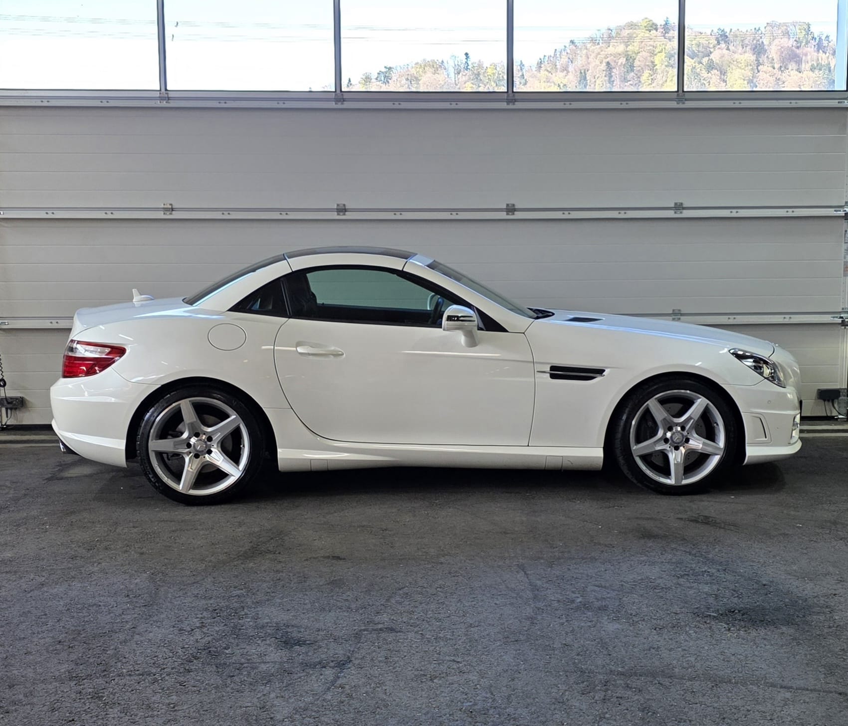 MERCEDES-BENZ SLK 200 Sport AMG Line 7G-Tronic *GlasHardTop mit Verdunkelungssystem*Sitz- und Nackenheizung*Navi*Bluetooth*Tempomat*-image-5