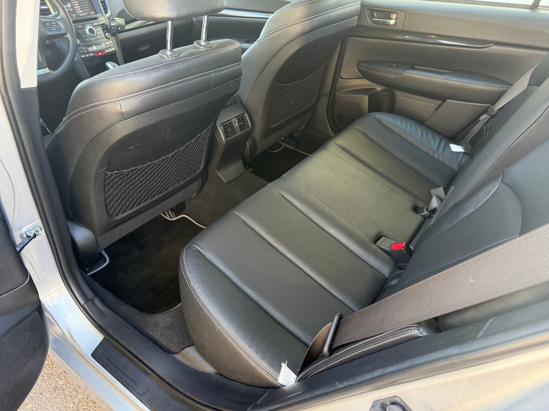 SUBARU Outback 2.5i Limited AWD Lineartronic-image-11