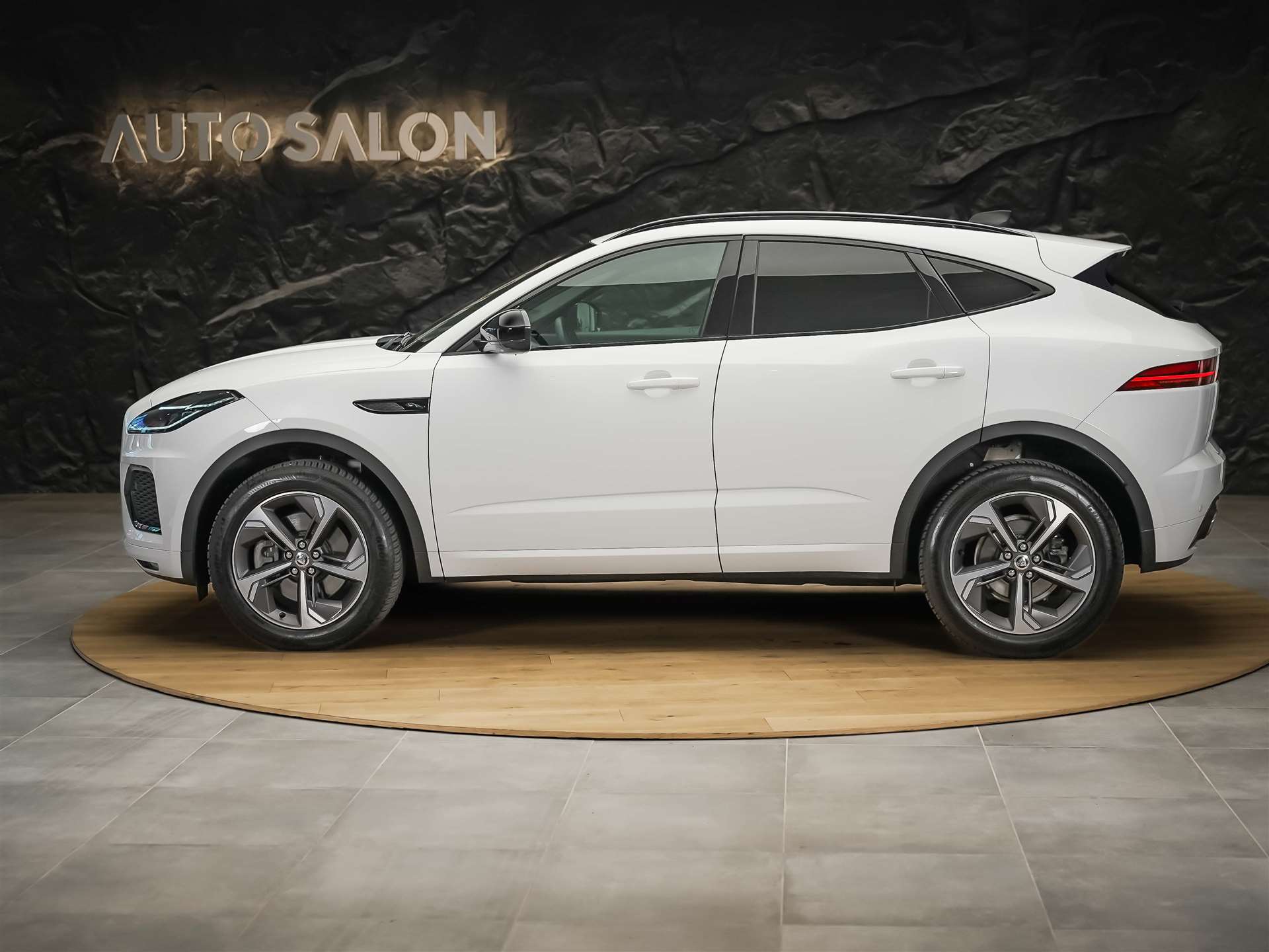 JAGUAR E-Pace 2.0 I4 250 R-Dynamic SE AWD *Facelift*Panorama*Meridian*Assistent*-showroom-element-2