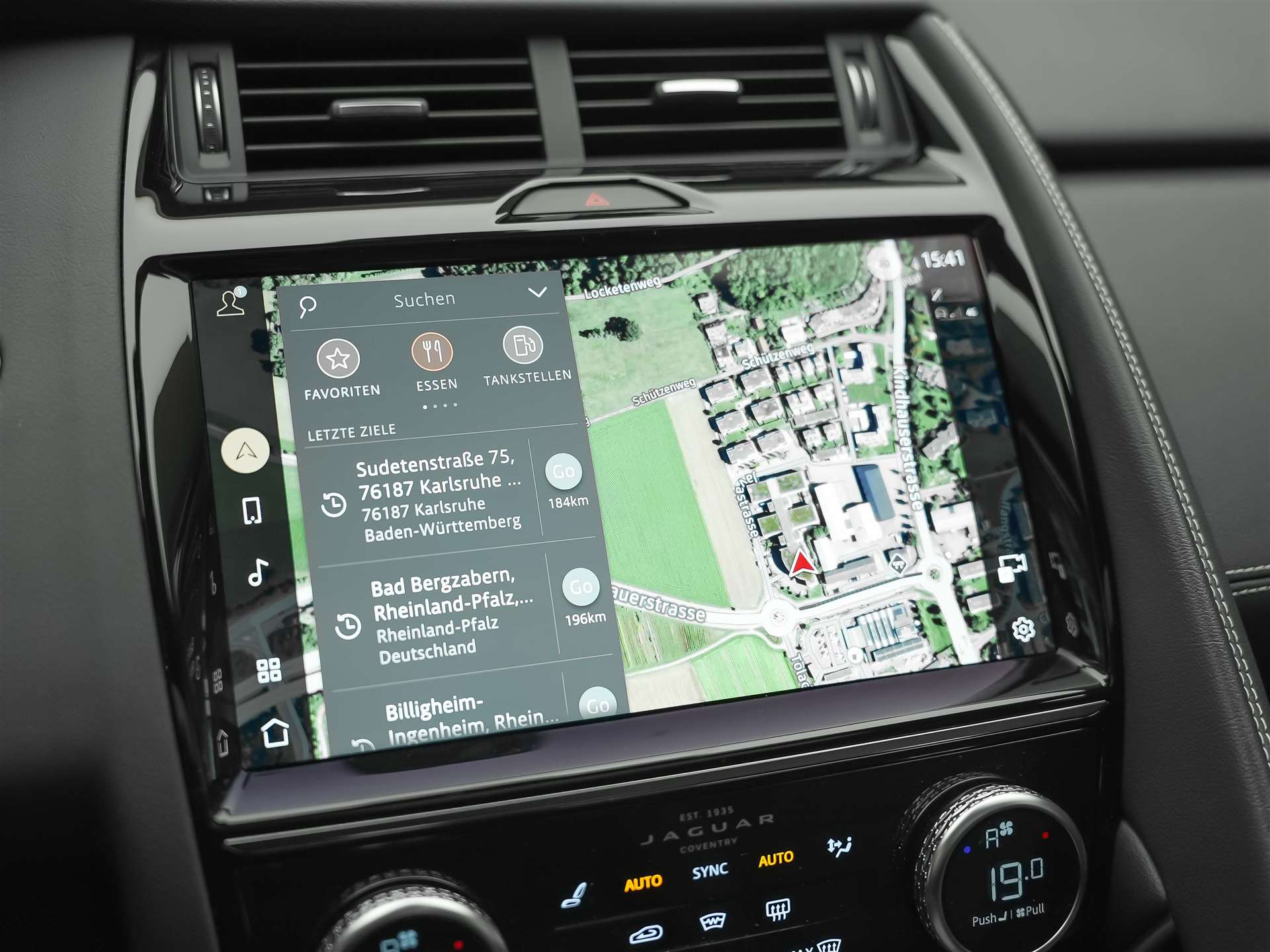 JAGUAR E-Pace 2.0 I4 250 R-Dynamic SE AWD *Facelift*Panorama*Meridian*Assistent*-image-39