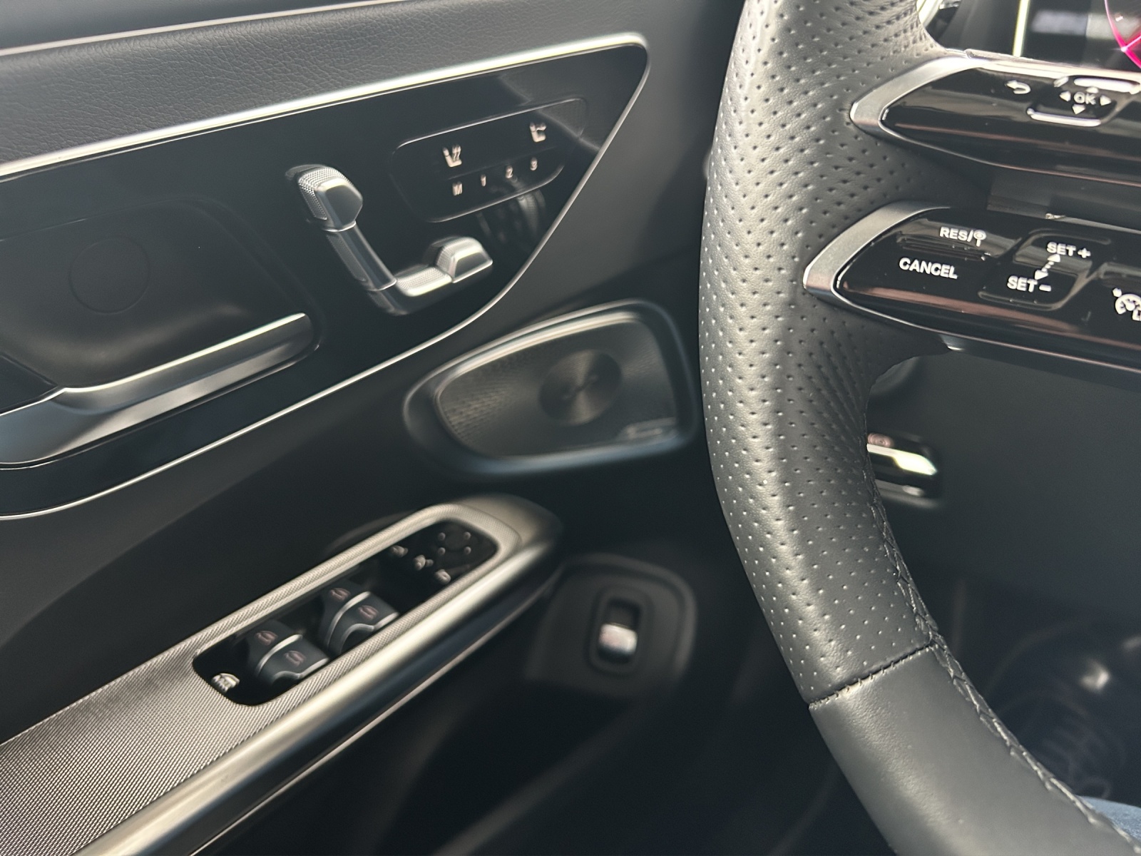 MERCEDES-BENZ CLE 300 Cabrio 4Matic 9G-Tronic-image-12