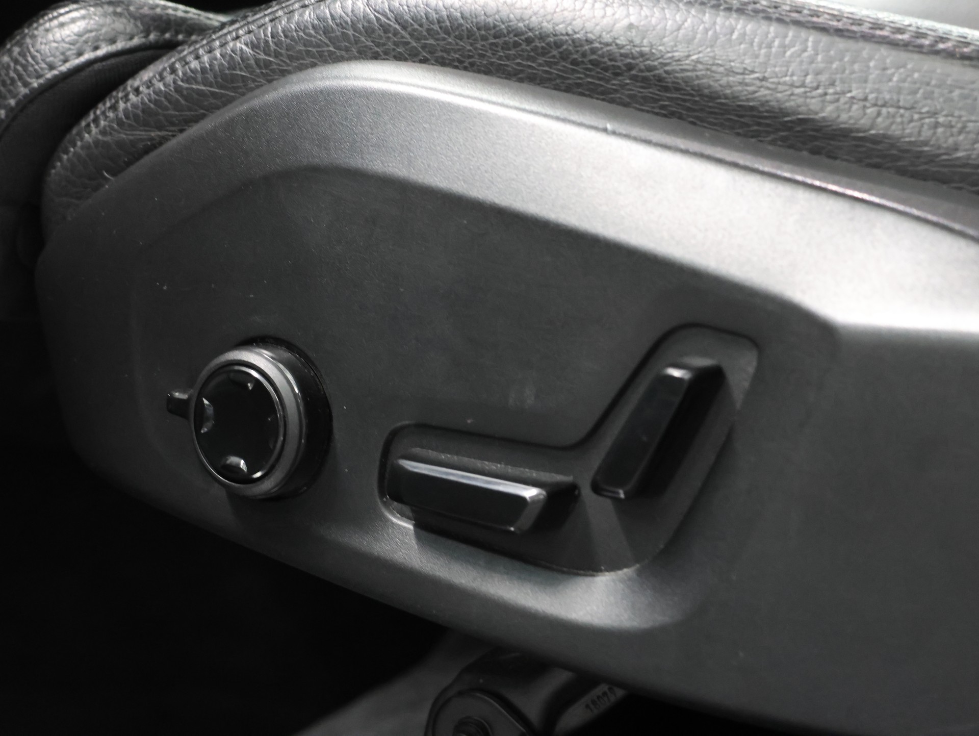 VOLVO XC90 D5 AWD Inscription Geartronic *7 Plätzer* *Head Up Display* *Panoramadach*-image-17