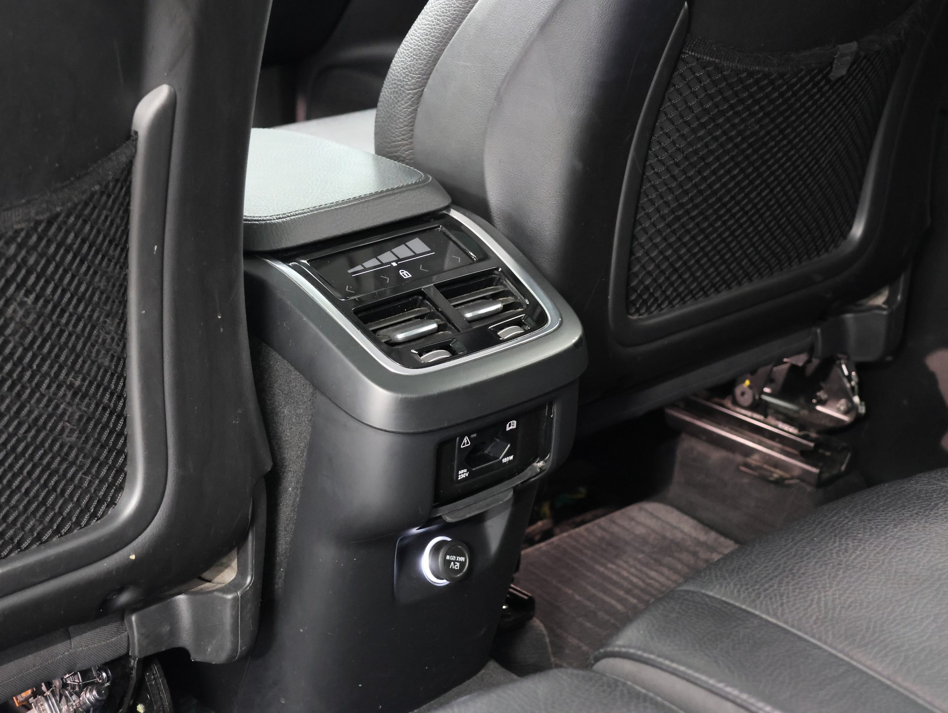VOLVO XC90 D5 AWD Inscription Geartronic *7 Plätzer* *Head Up Display* *Panoramadach*-image-31