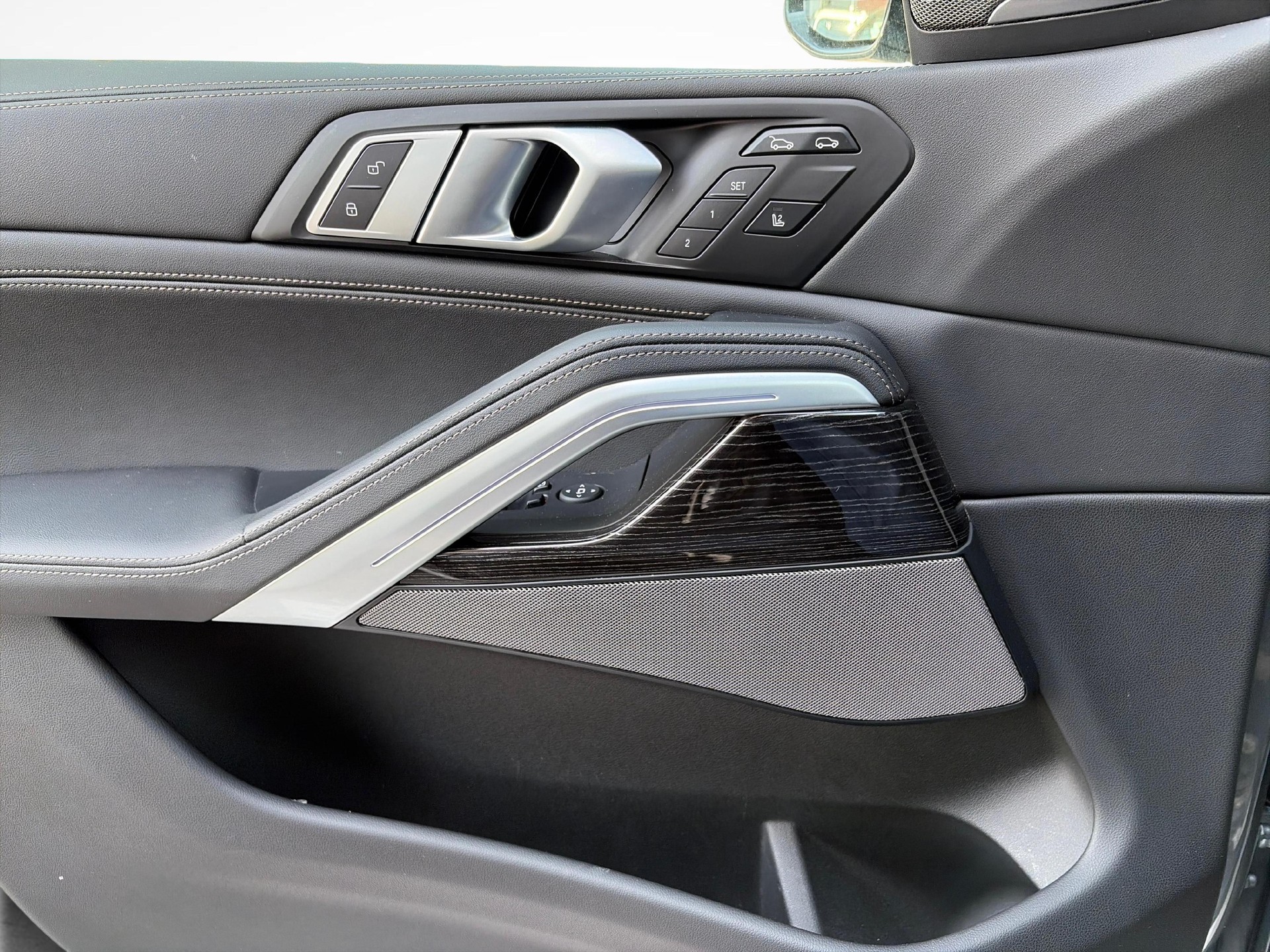 BMW X6 xDrive 40i-image-11