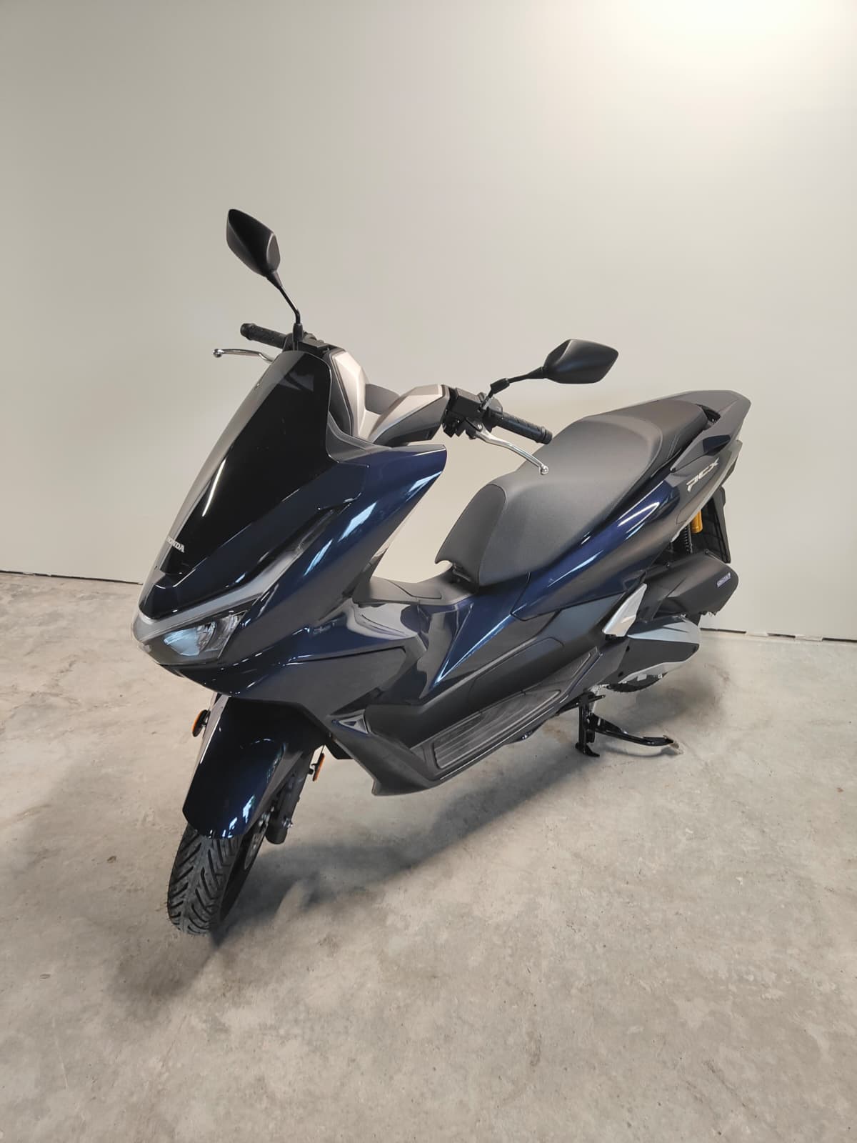 HONDA PCX 125 DX TFT. connectivity-showroom-element-1