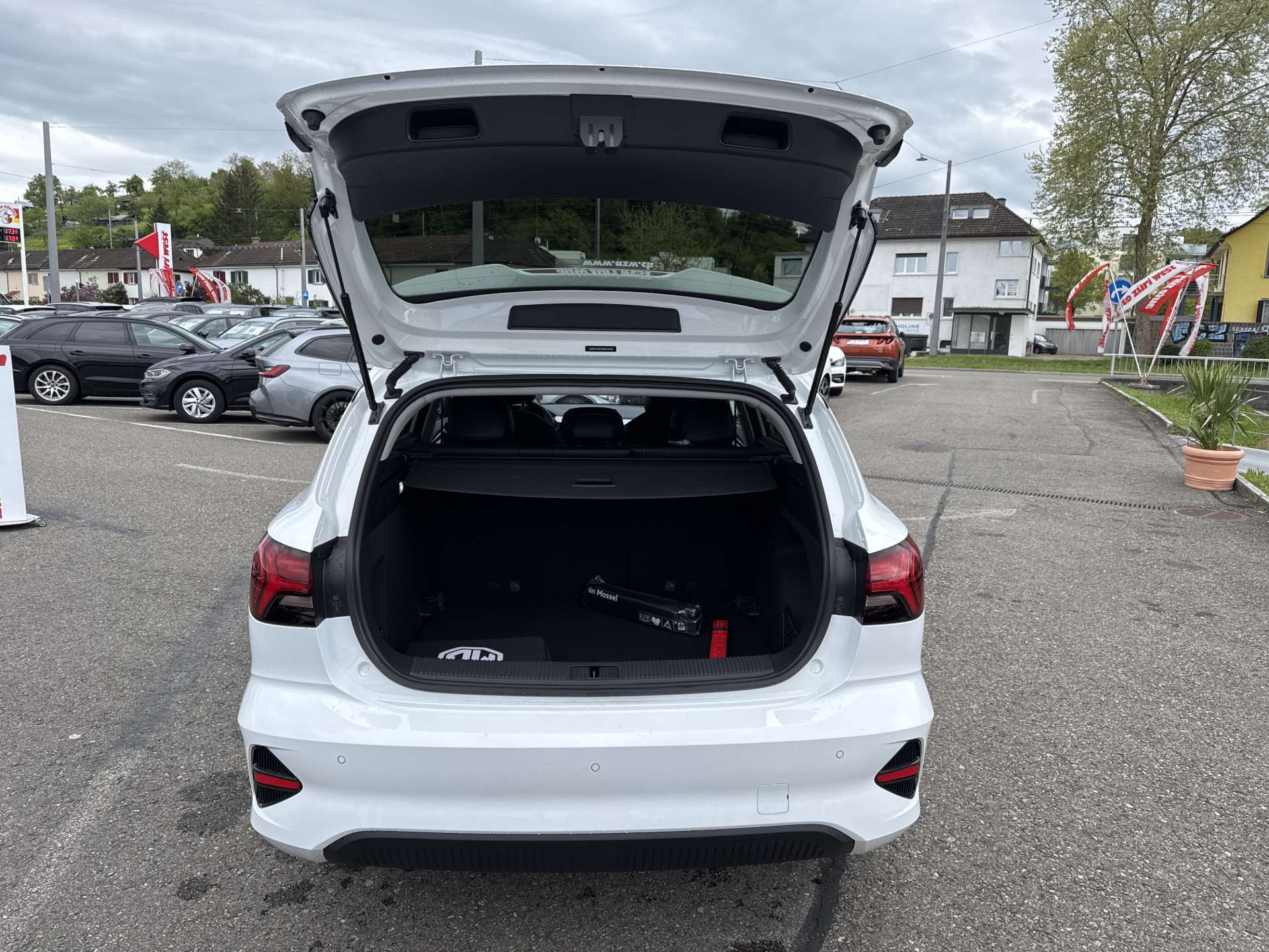 MG 5 EV 61kWh Luxury Automat-image-7