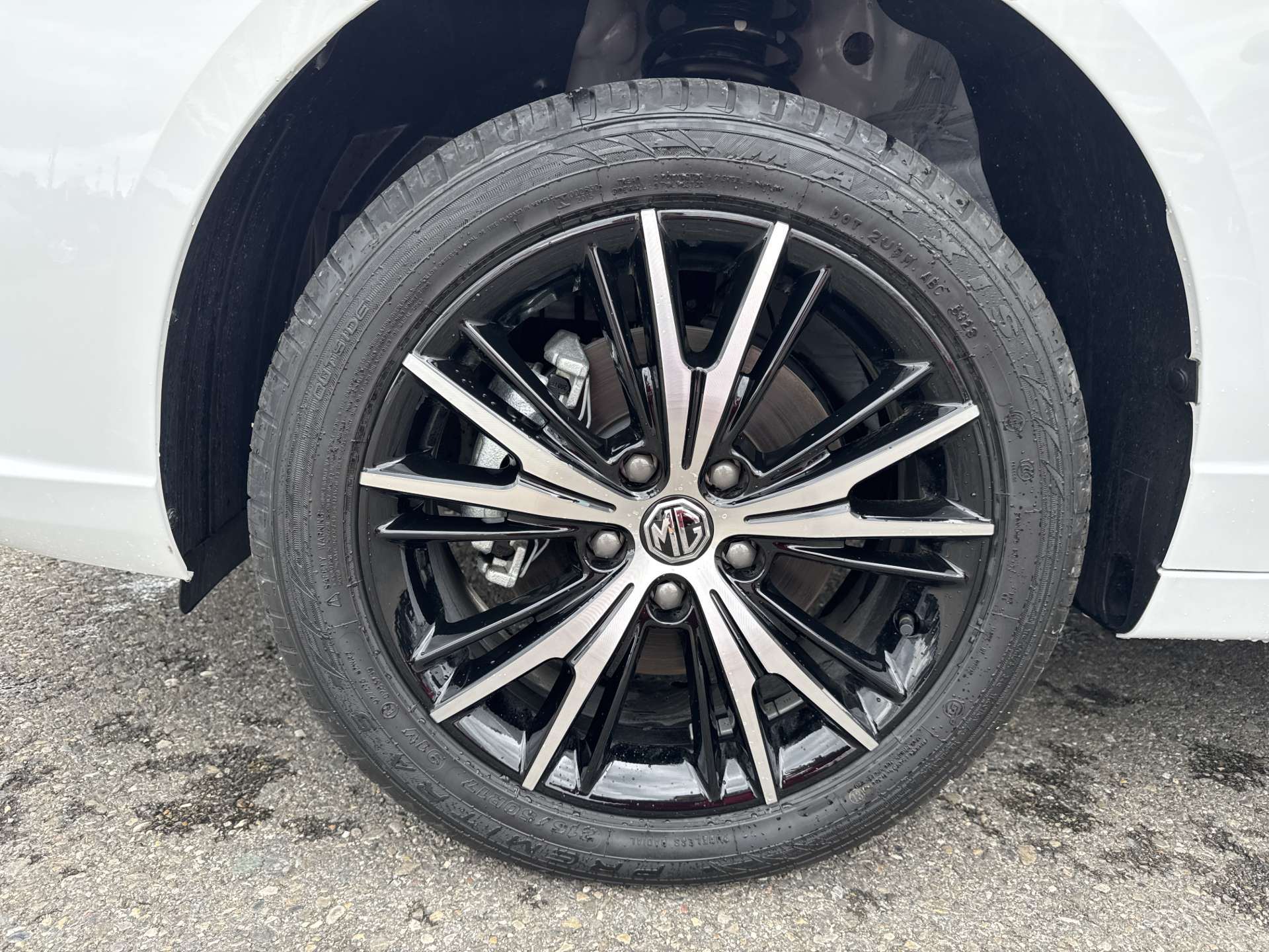 MG 5 EV 61kWh Luxury Automat-image-8
