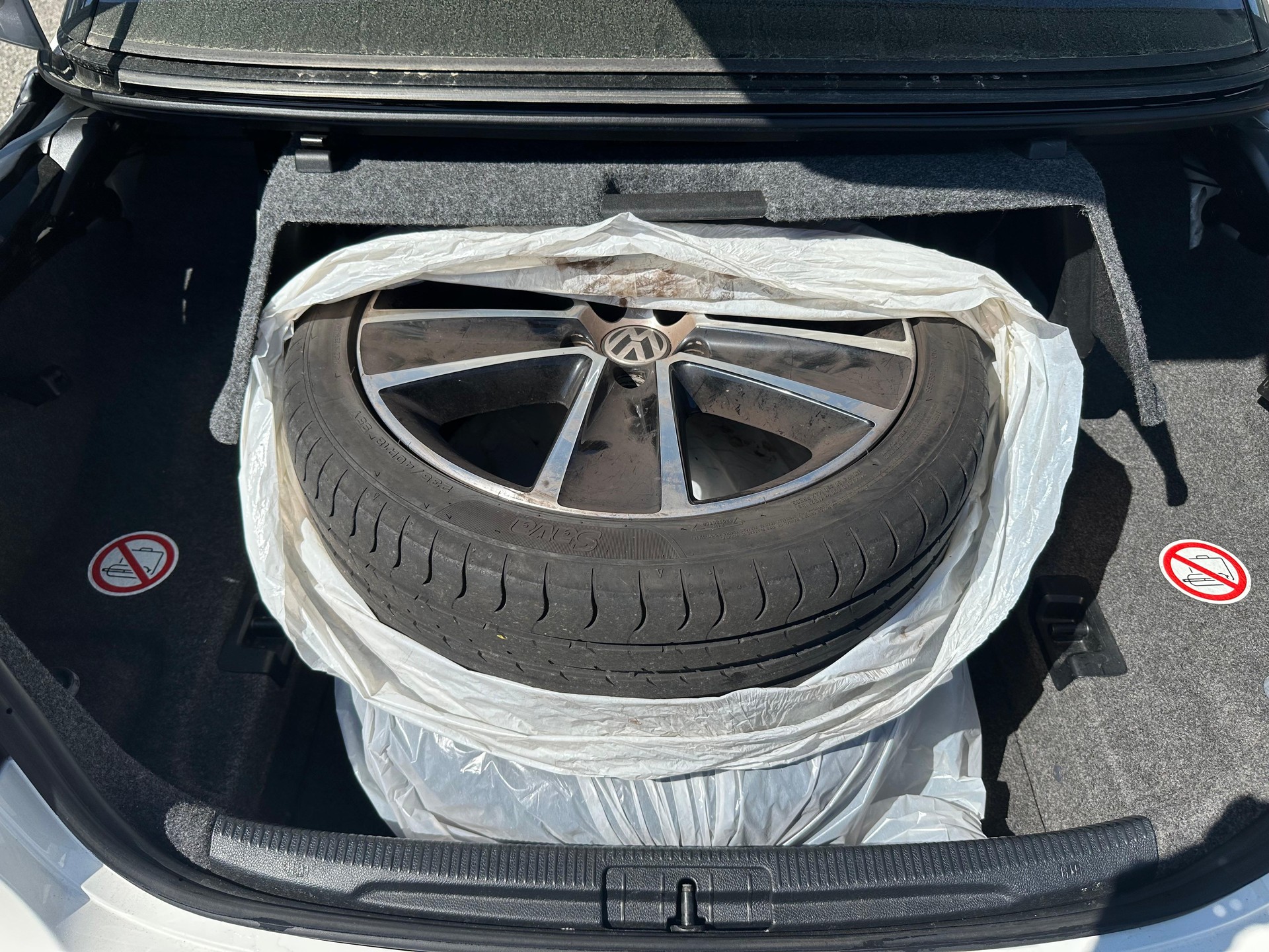 VW Eos 1.4 TSI White Night-image-9