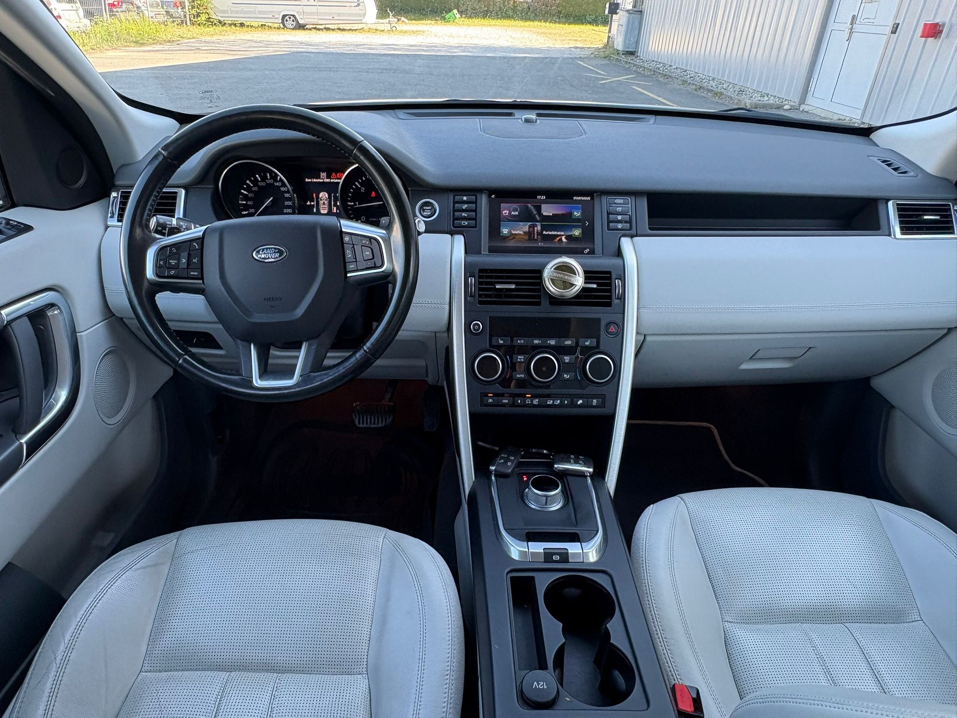LAND ROVER Discovery Sport 2.0 TD4 HSE AT9-image-3