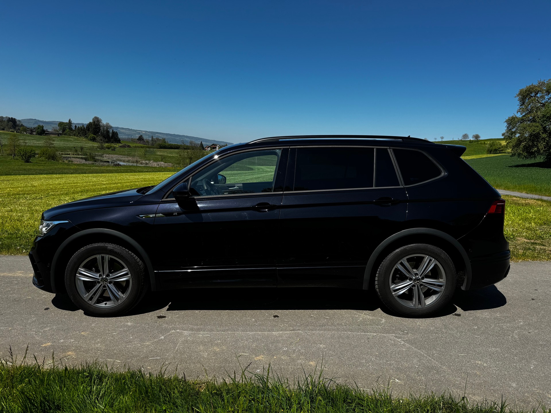 VW Allspace 2.0 TSI R-Line DSG 244 PS Absolute Perfect Condition with Winter Tyres included.