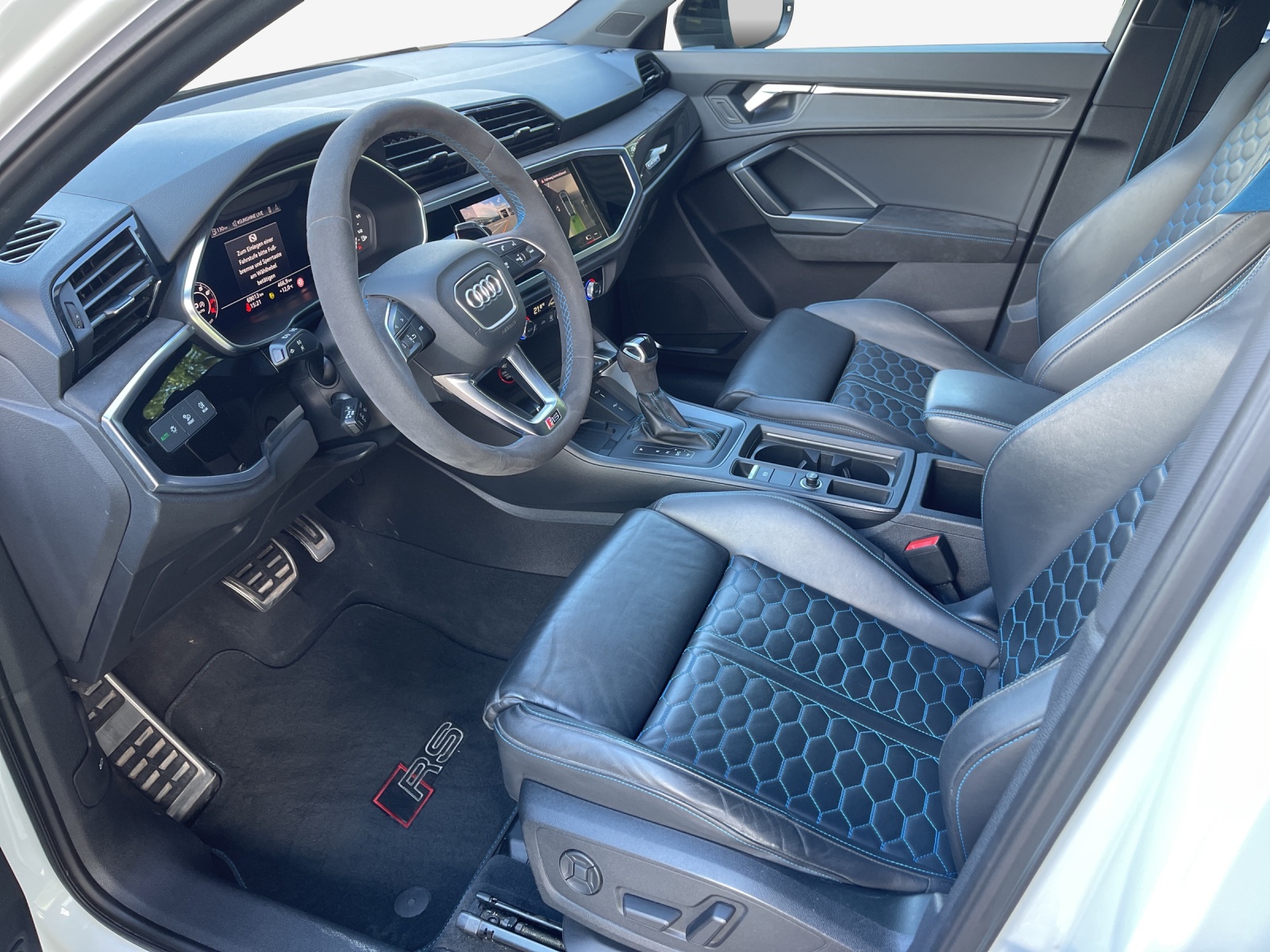 AUDI RS Q3 Sportback quattro S tronic-image-7