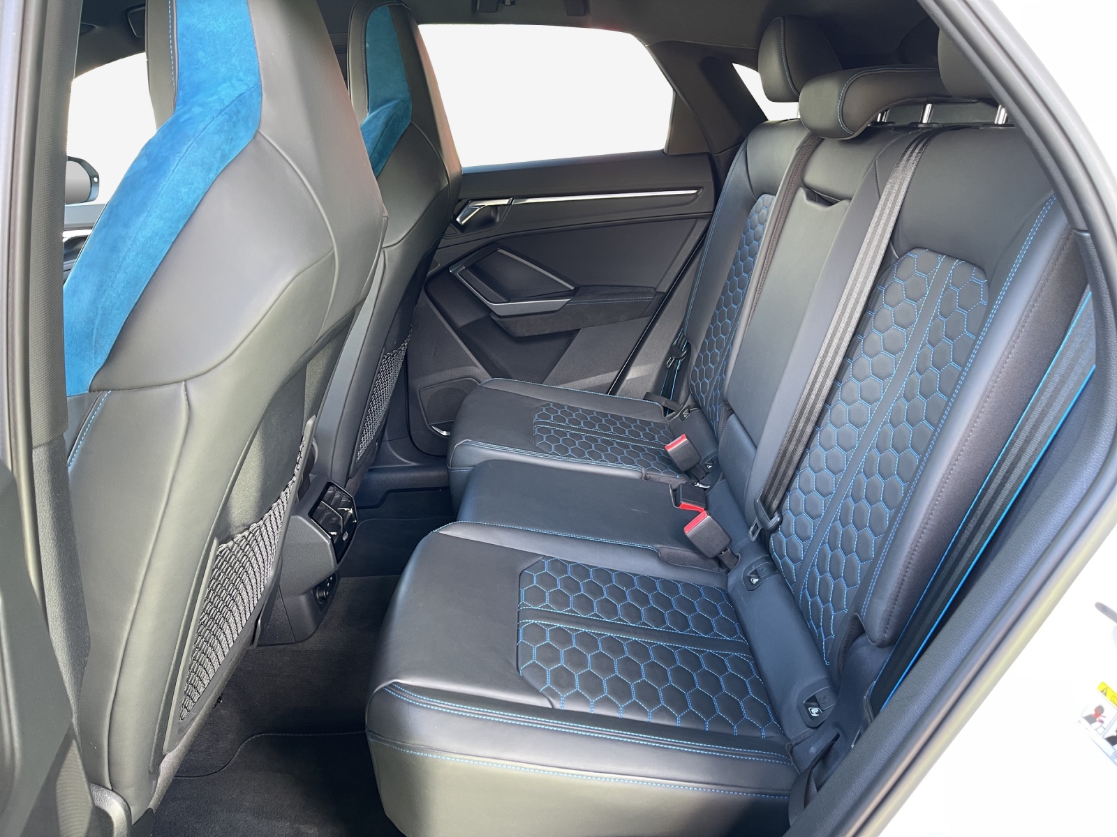 AUDI RS Q3 Sportback quattro S tronic-image-11