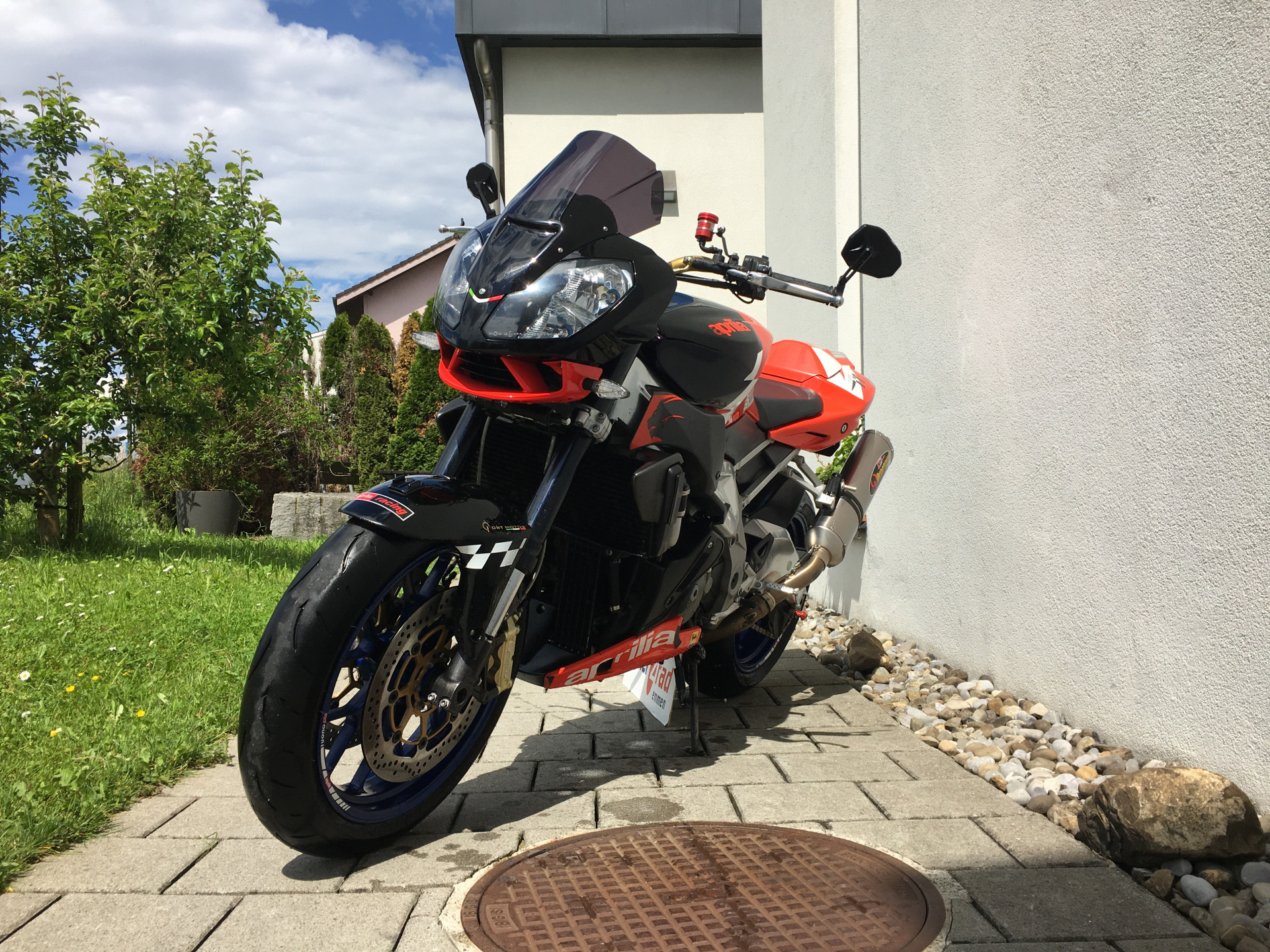 APRILIA Tuono 1000 R-showroom-element-1