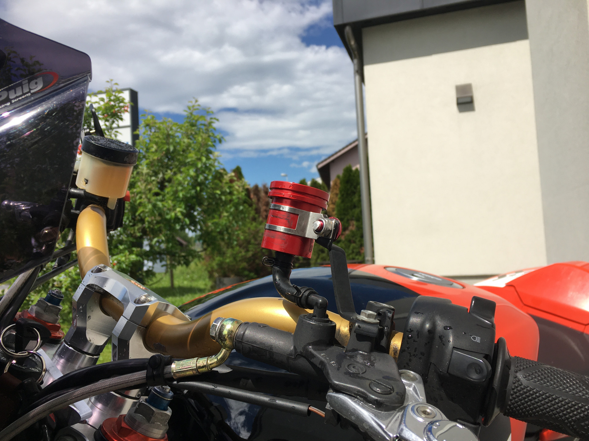 APRILIA Tuono 1000 R-showroom-element-3