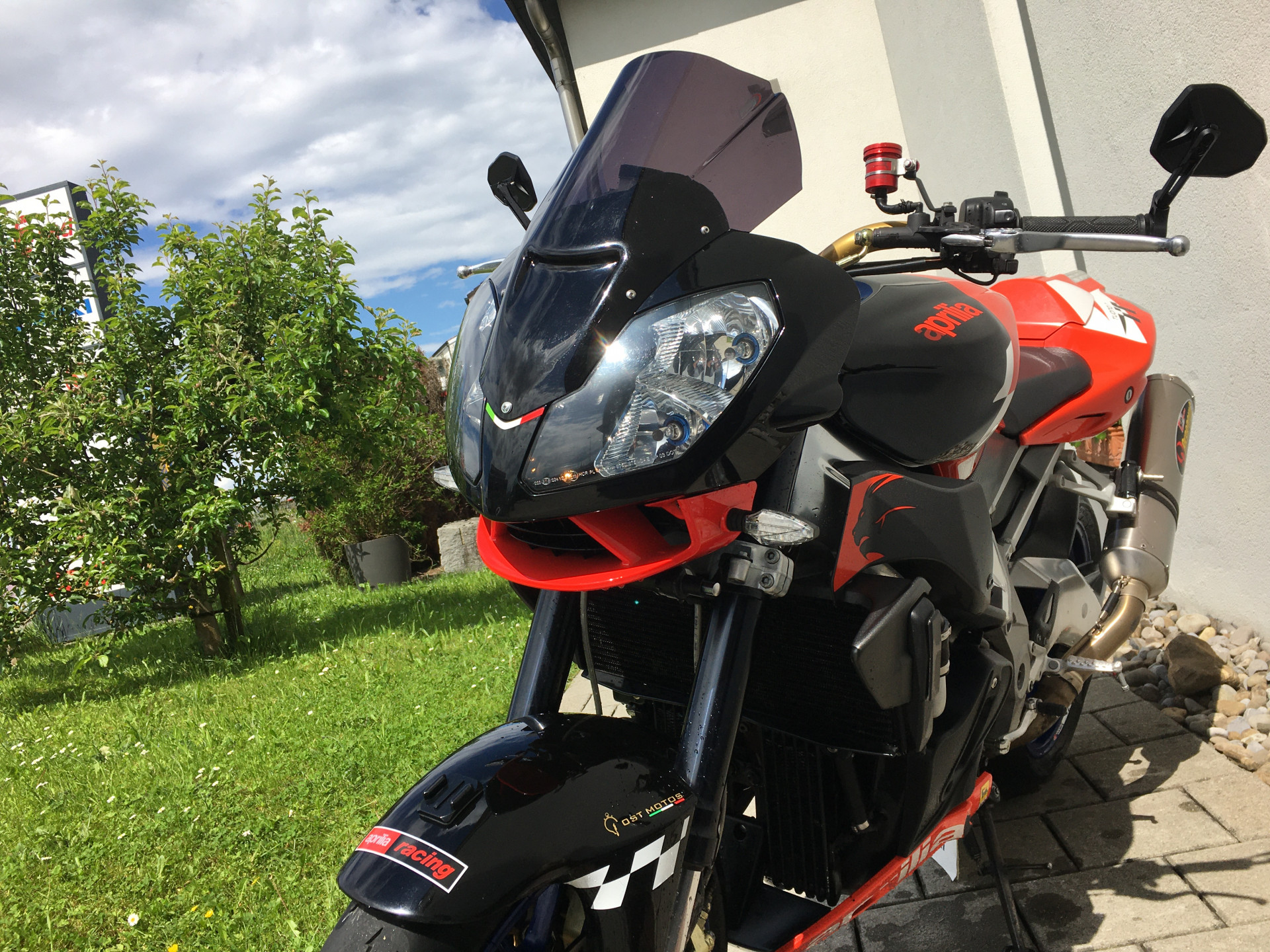 APRILIA Tuono 1000 R-showroom-element-2