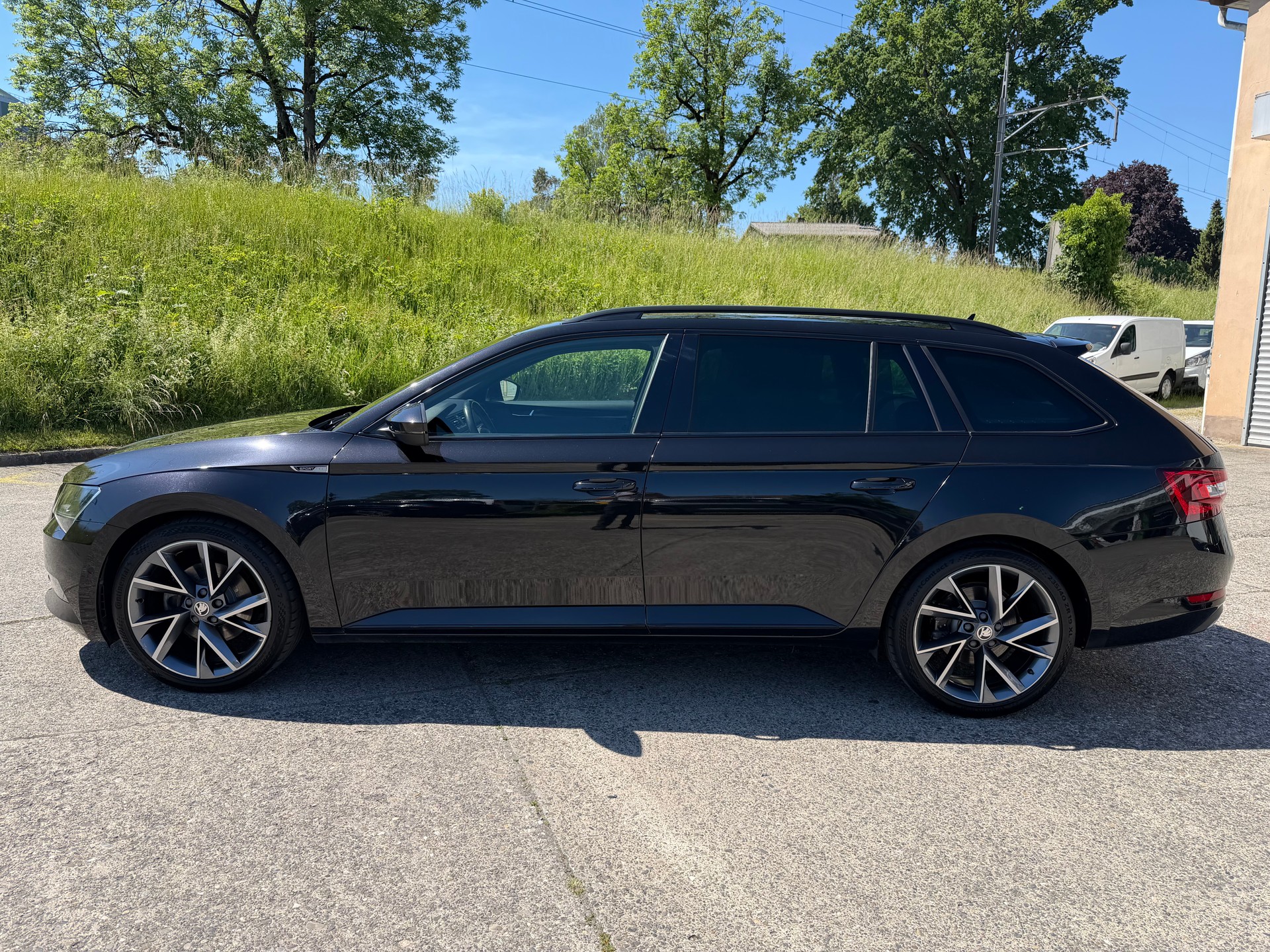 SKODA Superb Combi 2.0 TDi Sportline 4x4 DSG-image-1