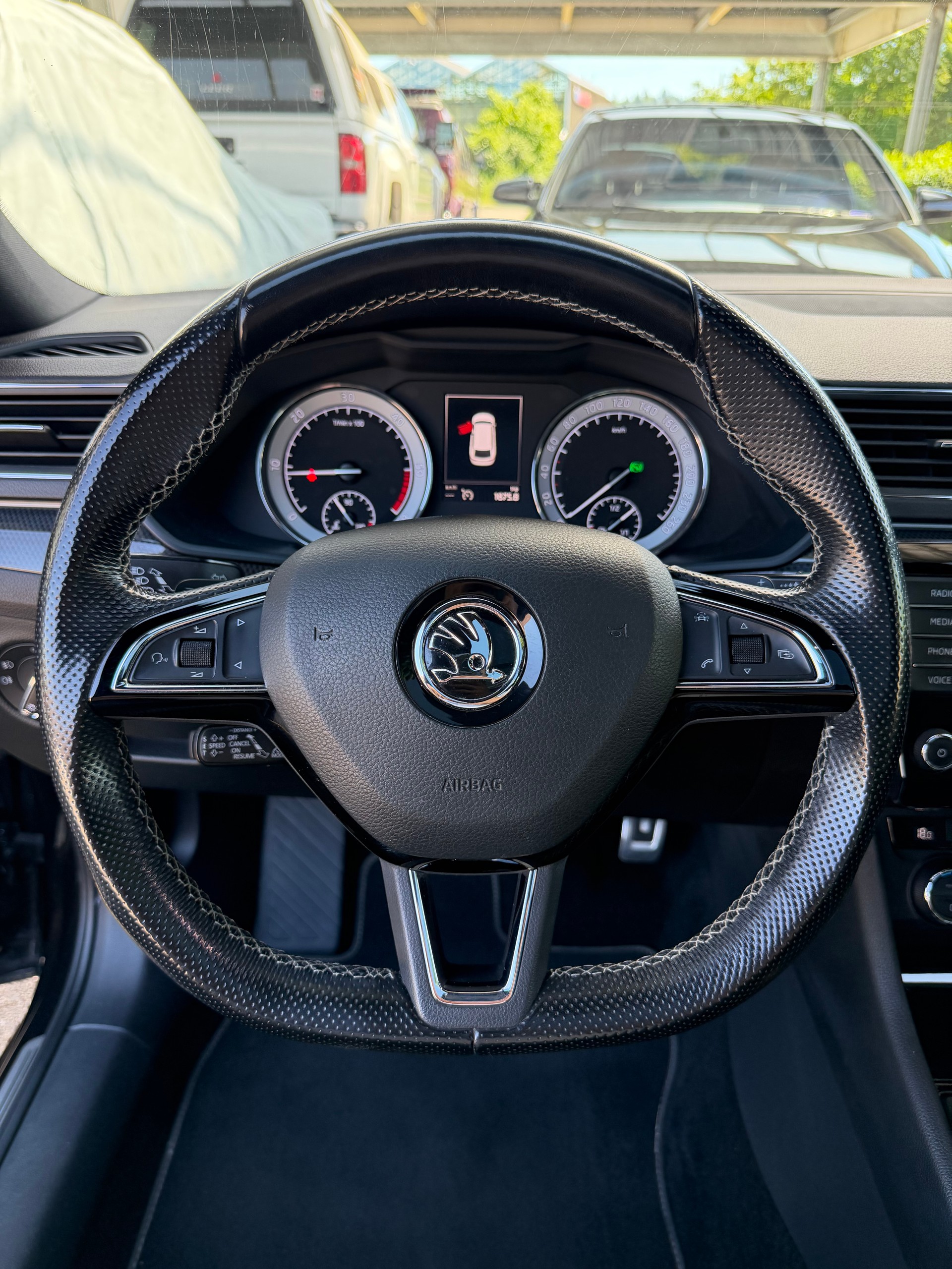 SKODA Superb Combi 2.0 TDi Sportline 4x4 DSG-image-8