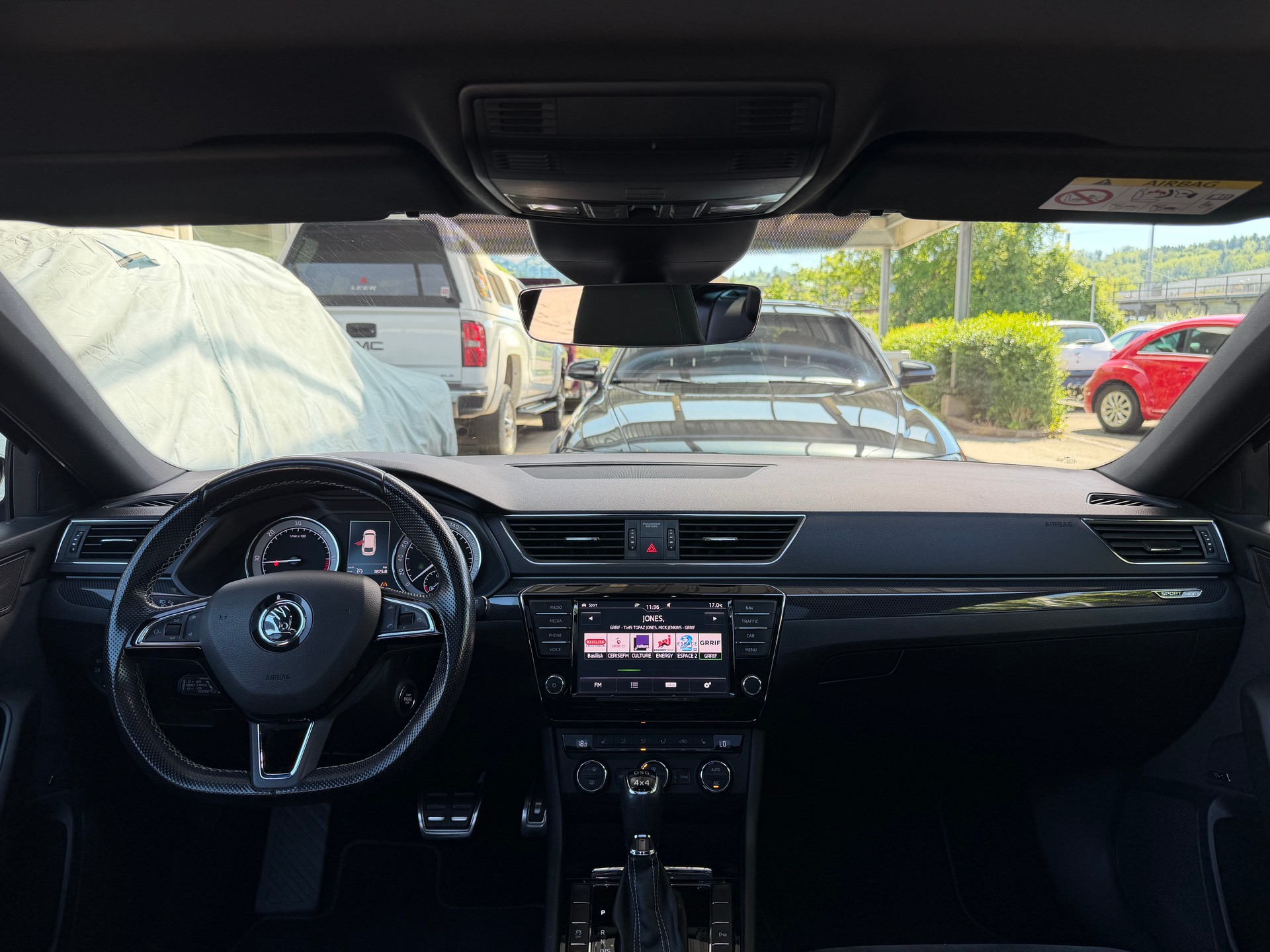 SKODA Superb Combi 2.0 TDi Sportline 4x4 DSG-image-10
