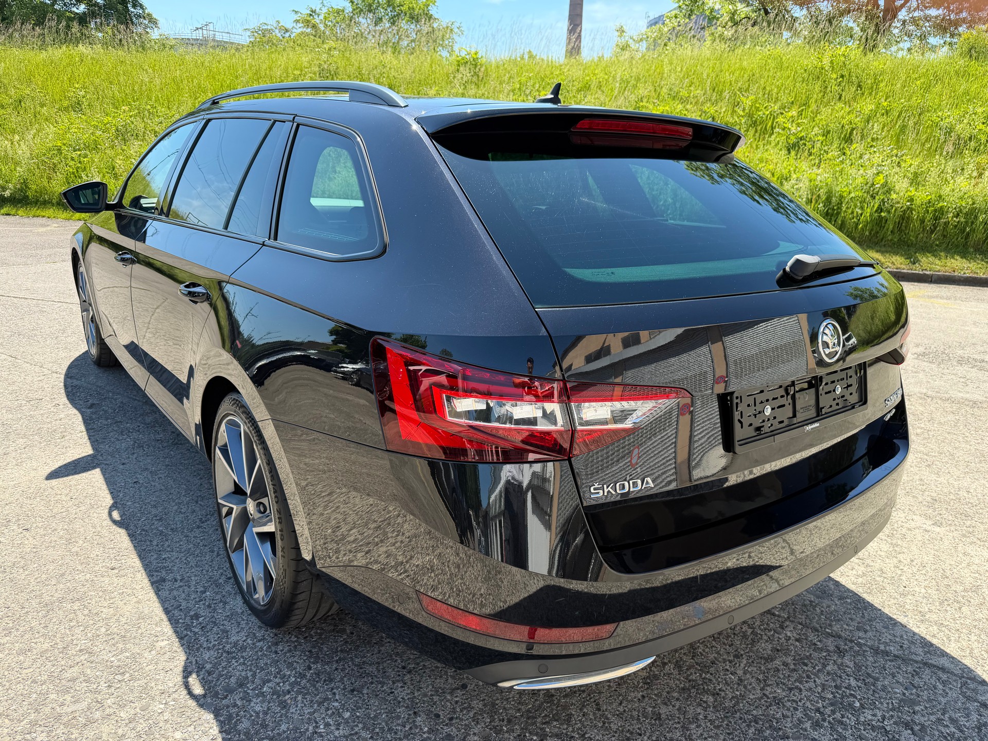 SKODA Superb Combi 2.0 TDi Sportline 4x4 DSG-image-2
