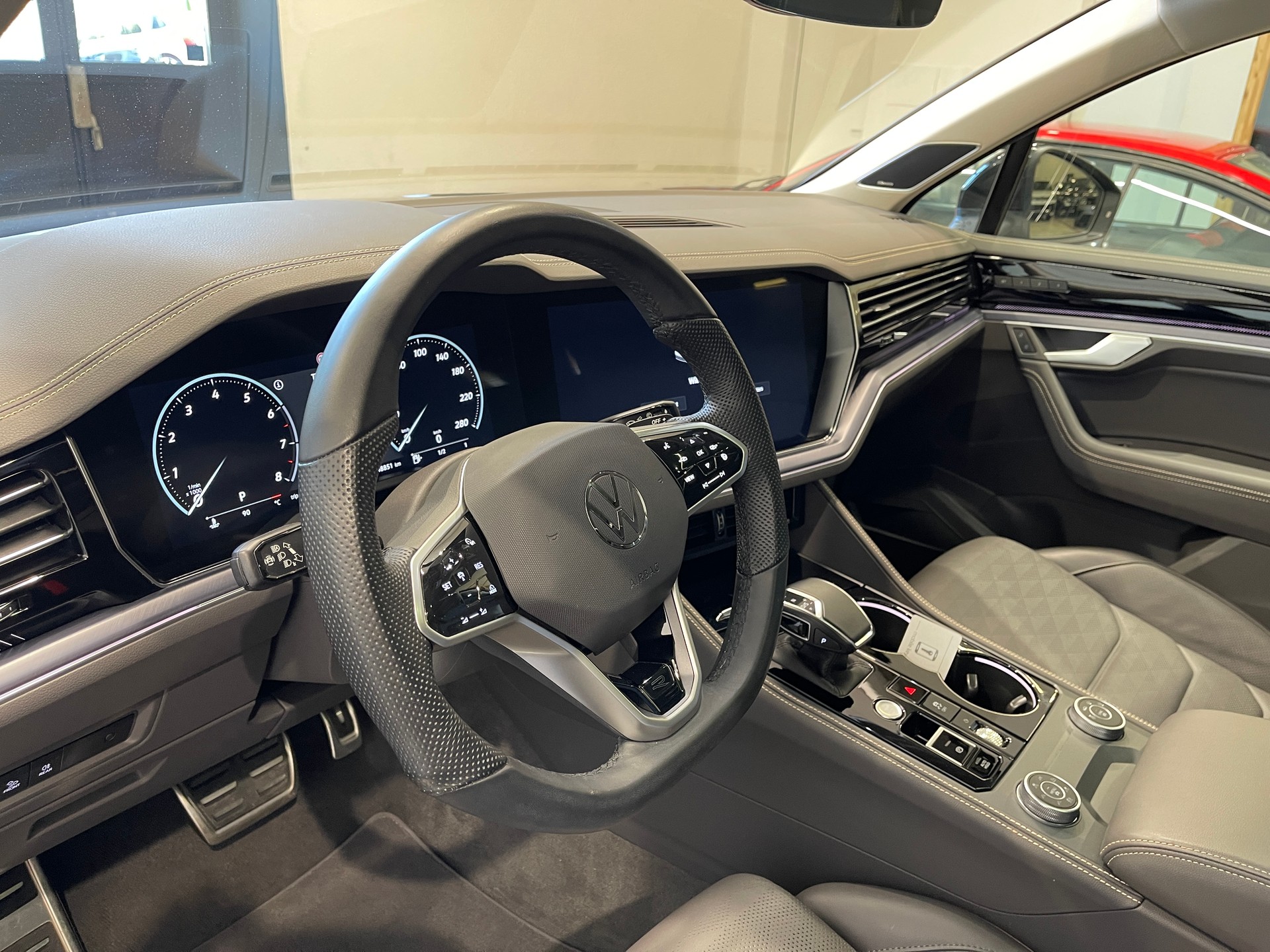 VW Touareg 3.0 TSI R-Line Tiptronic *FACELIFT*-image-7