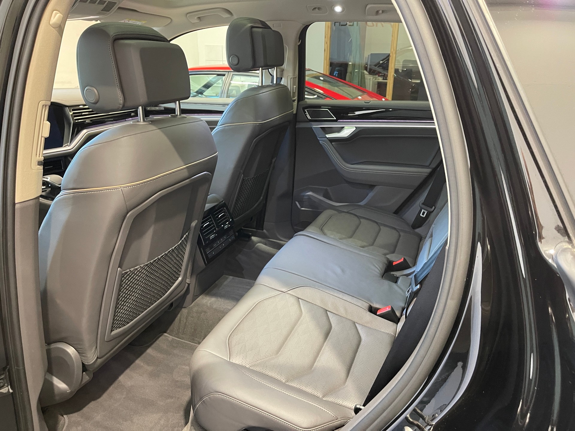 VW Touareg 3.0 TSI R-Line Tiptronic *FACELIFT*-image-10