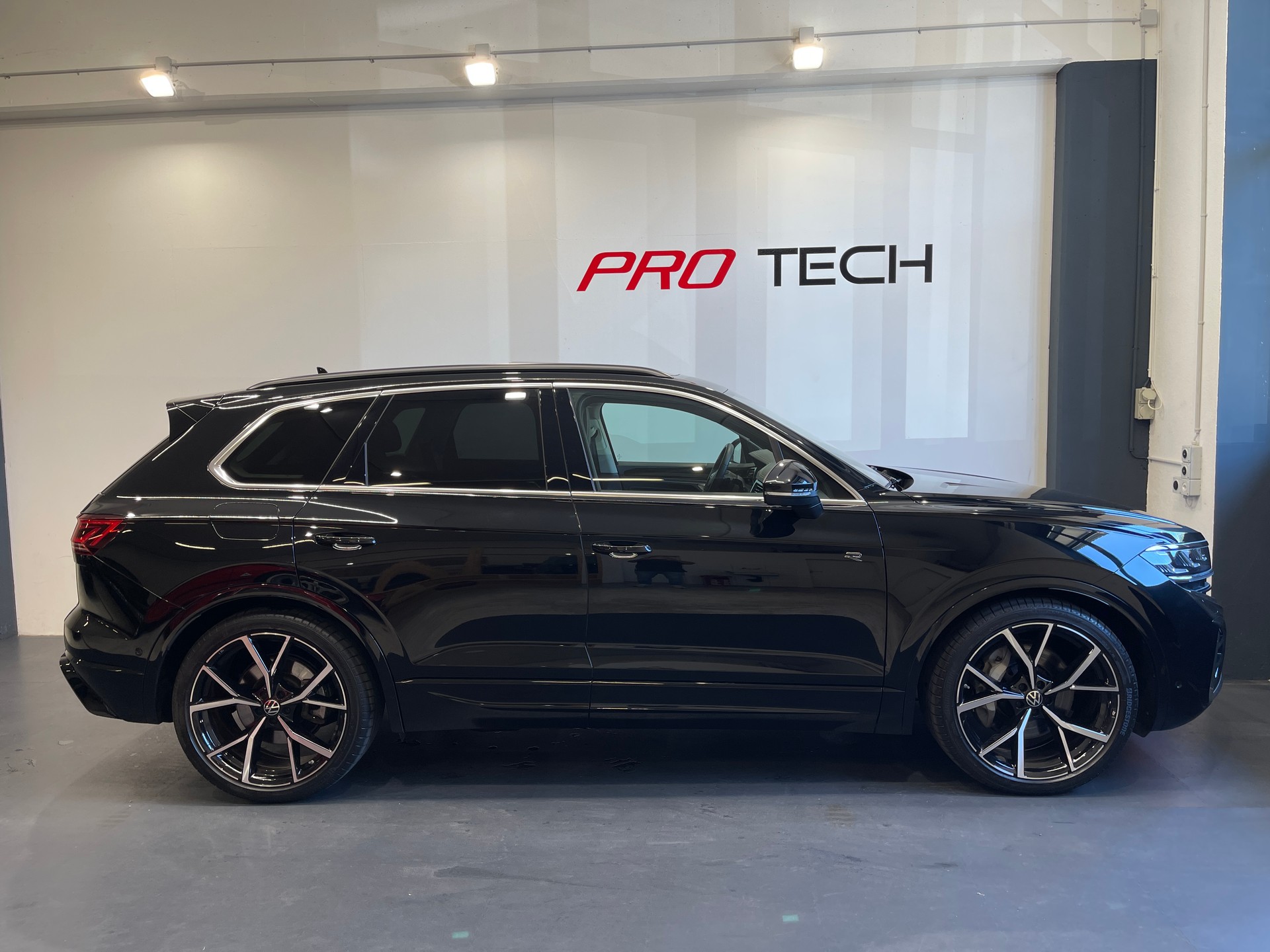 VW Touareg 3.0 TSI R-Line Tiptronic *FACELIFT*-showroom-element-1