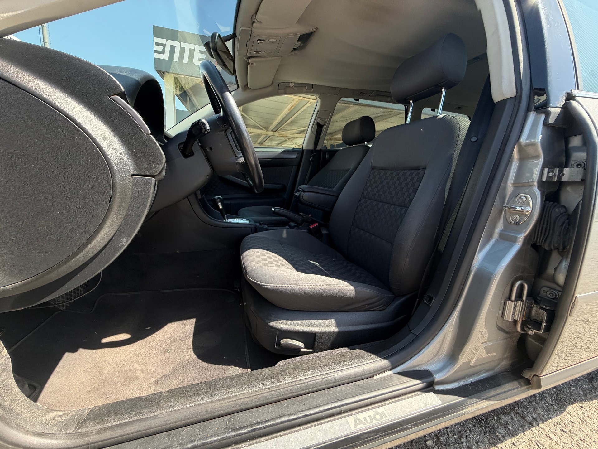 AUDI A6 Avant 2.5 TDI-image-10