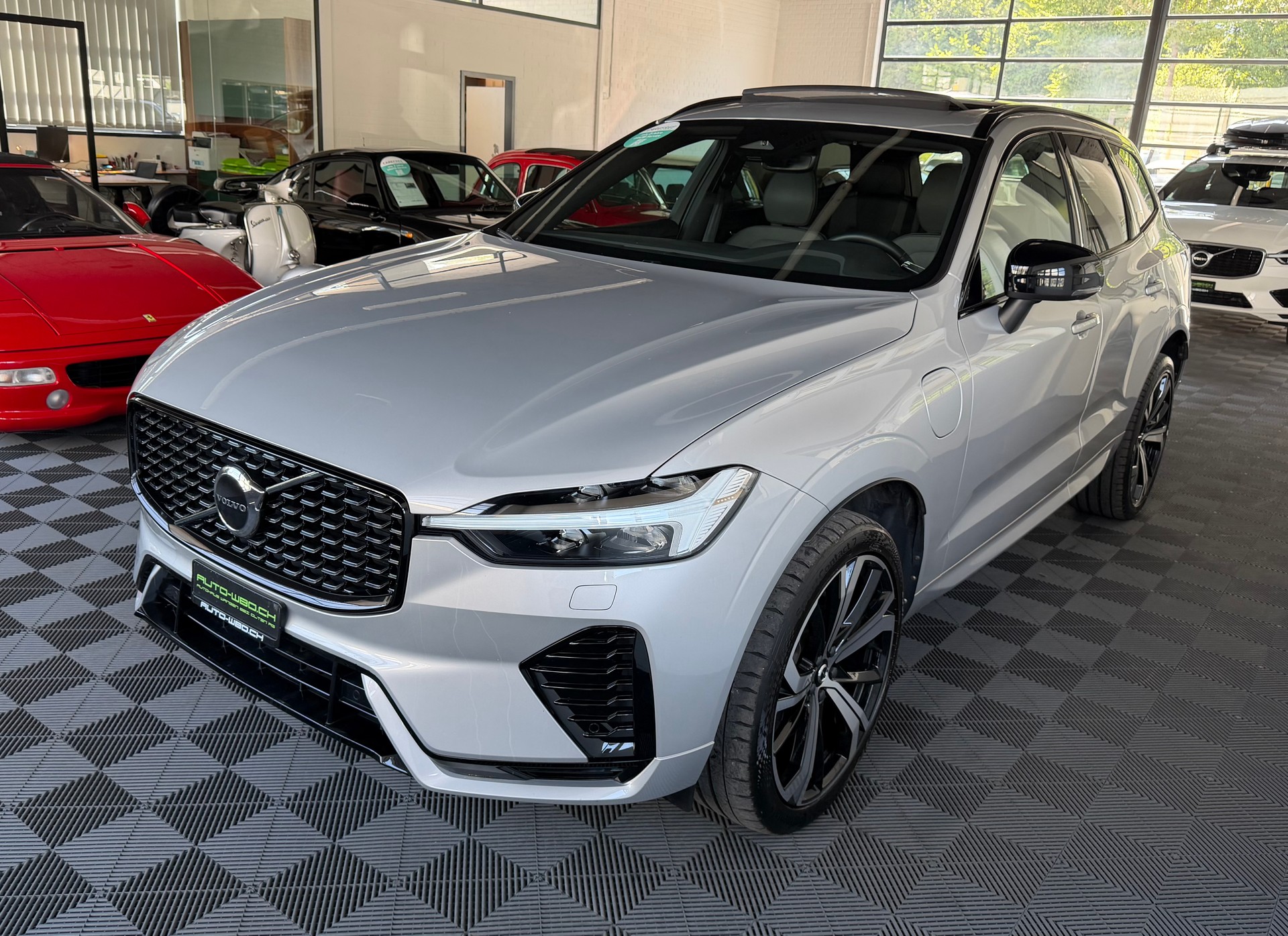 VOLVO XC60 T6 eAWD PluginHybrid R-Design Geartronic-image-5