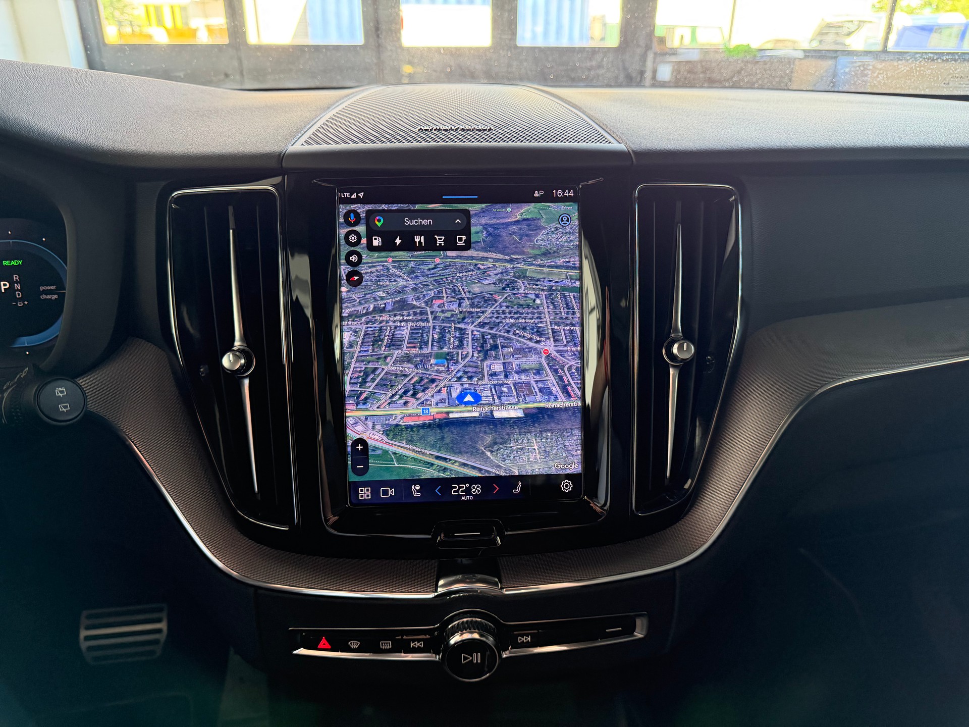 VOLVO XC60 T6 eAWD PluginHybrid R-Design Geartronic-image-19