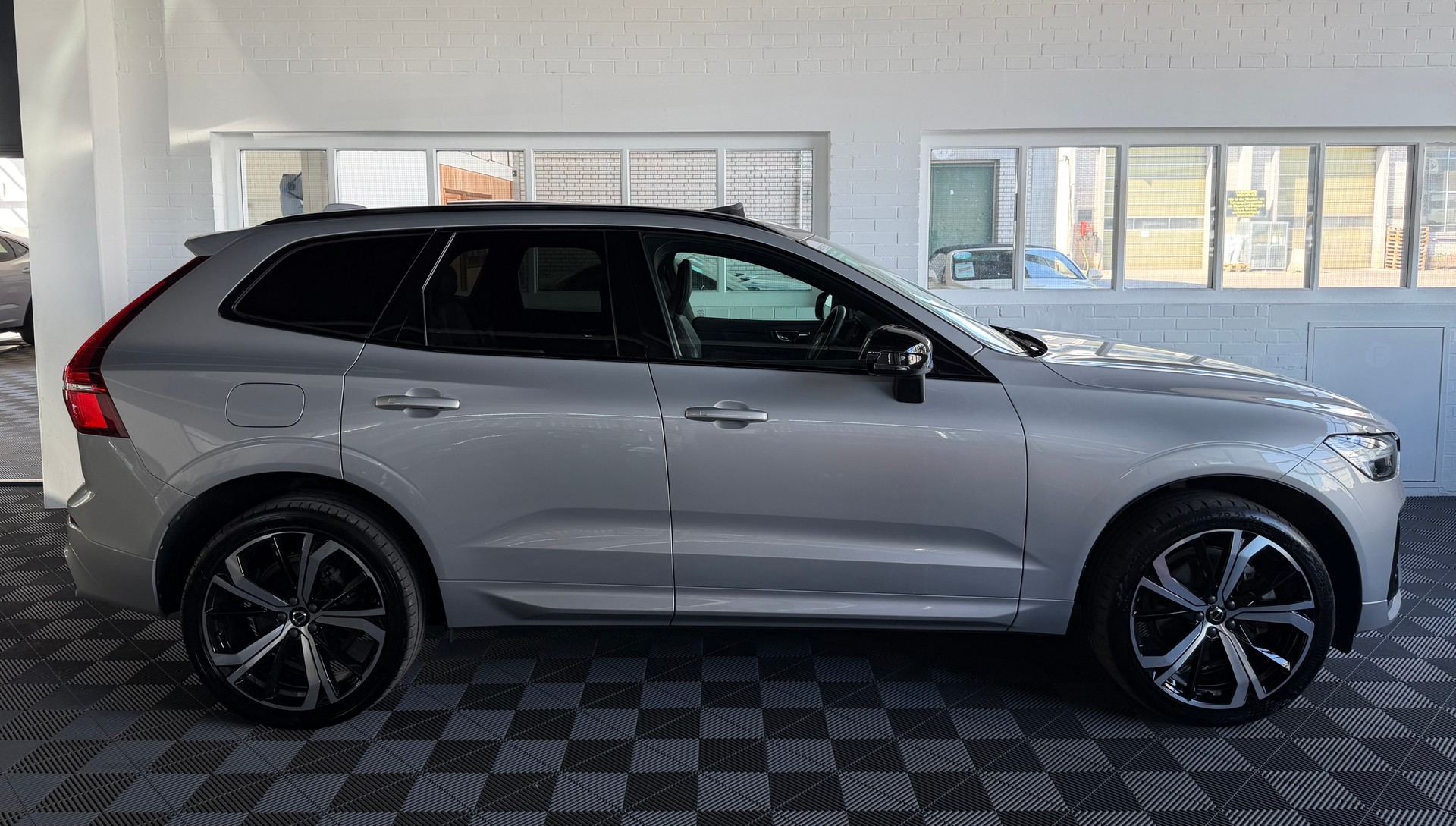 VOLVO XC60 T6 eAWD PluginHybrid R-Design Geartronic-showroom-element-1