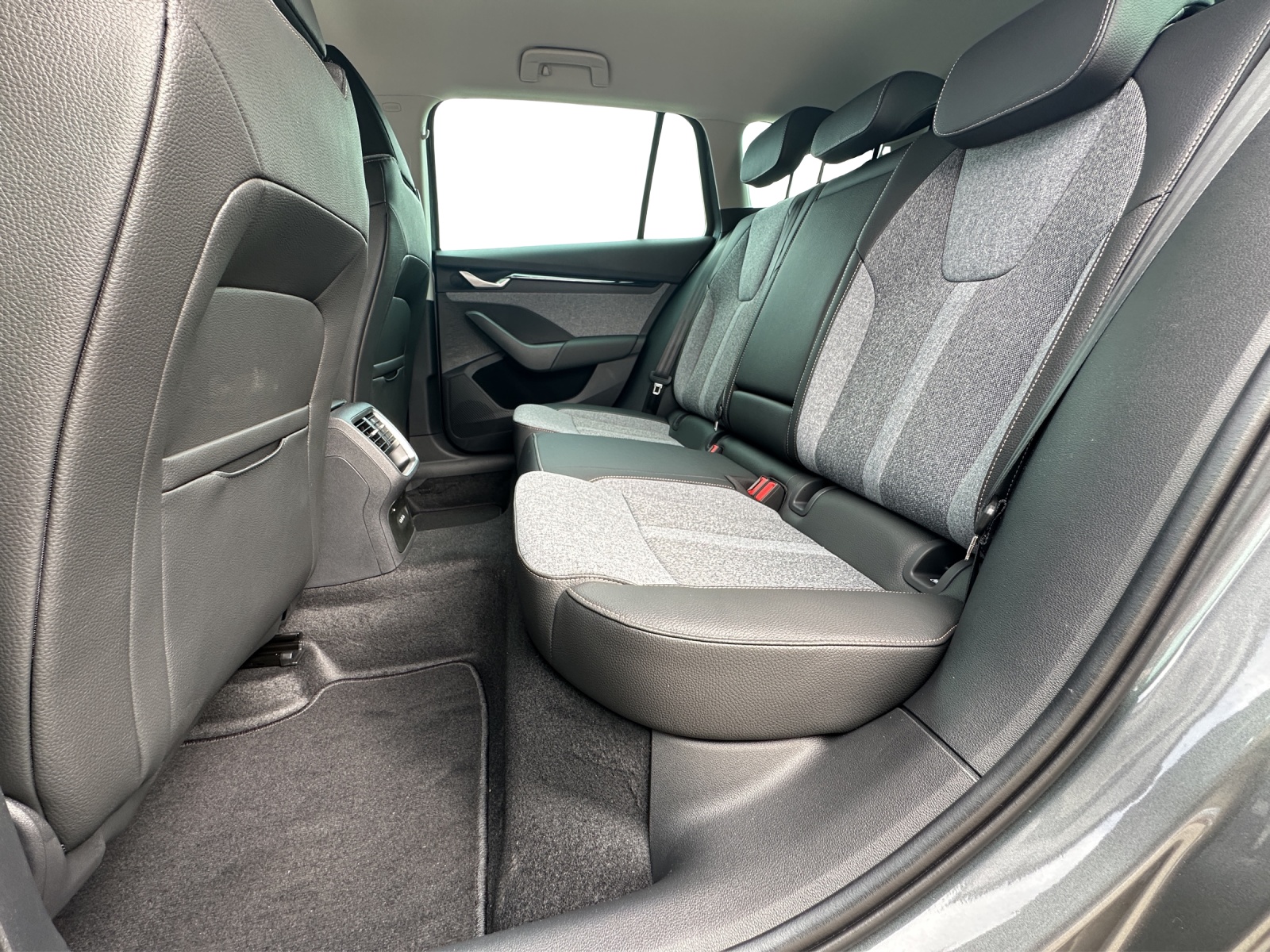 SKODA Octavia Combi 2.0 TSI Selection 4x4 DSG-image-9