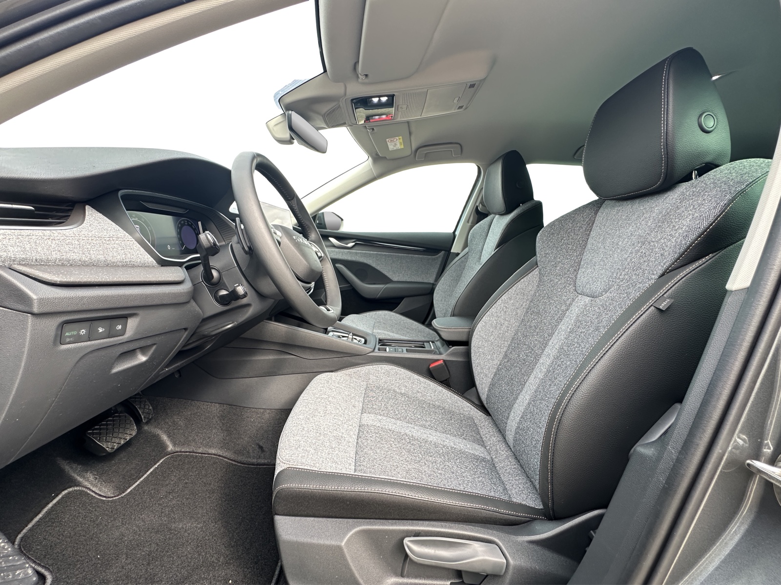 SKODA Octavia Combi 2.0 TSI Selection 4x4 DSG-image-4