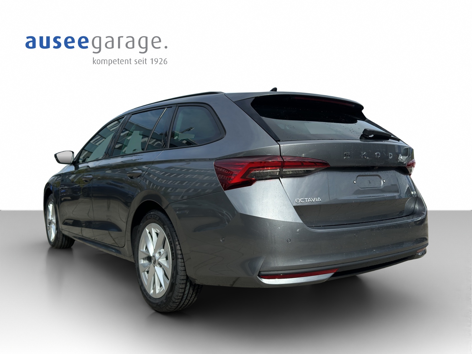 SKODA Octavia Combi 2.0 TSI Selection 4x4 DSG-showroom-element-2