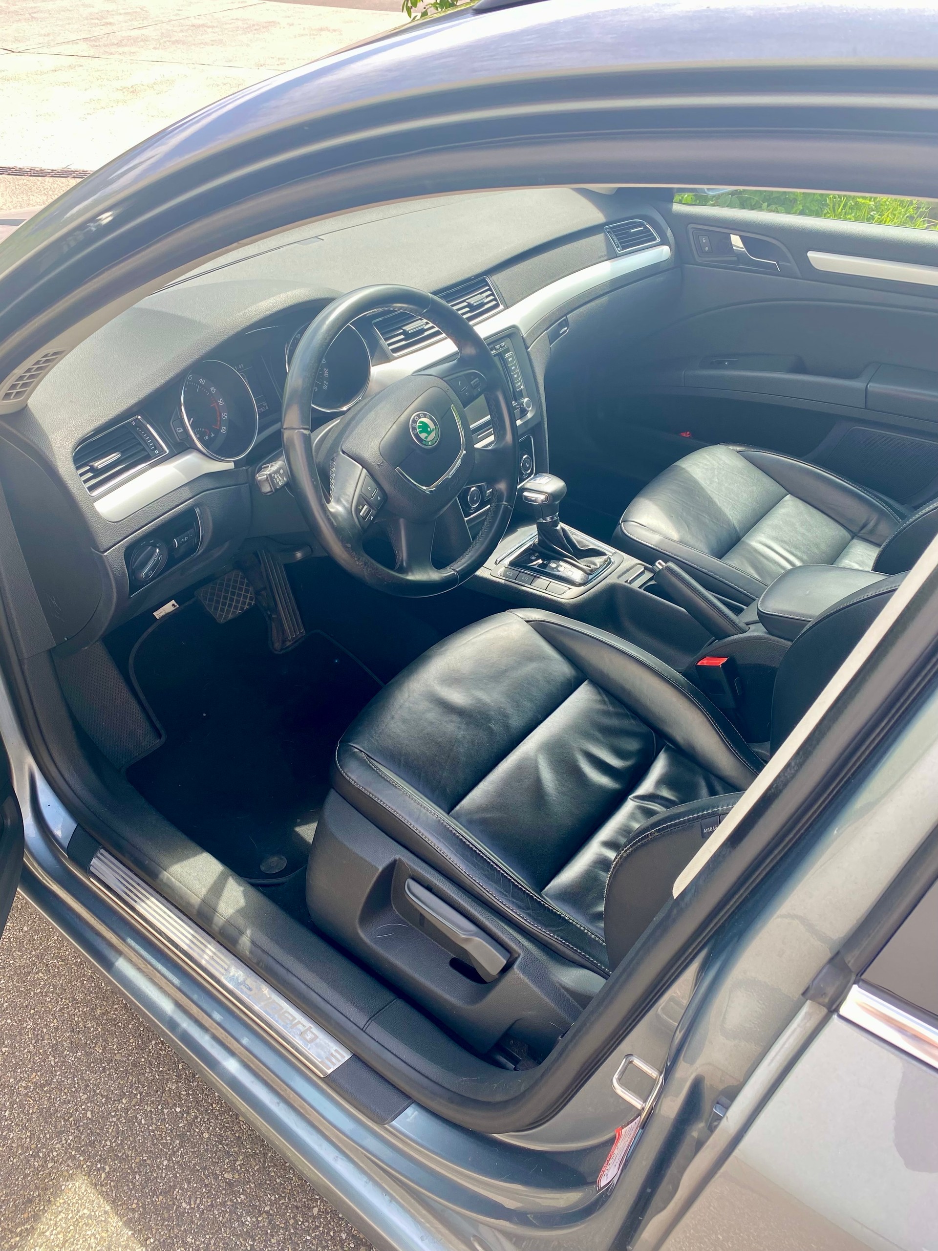 SKODA 2.0 TDI 170 Ambition DSG-image-6