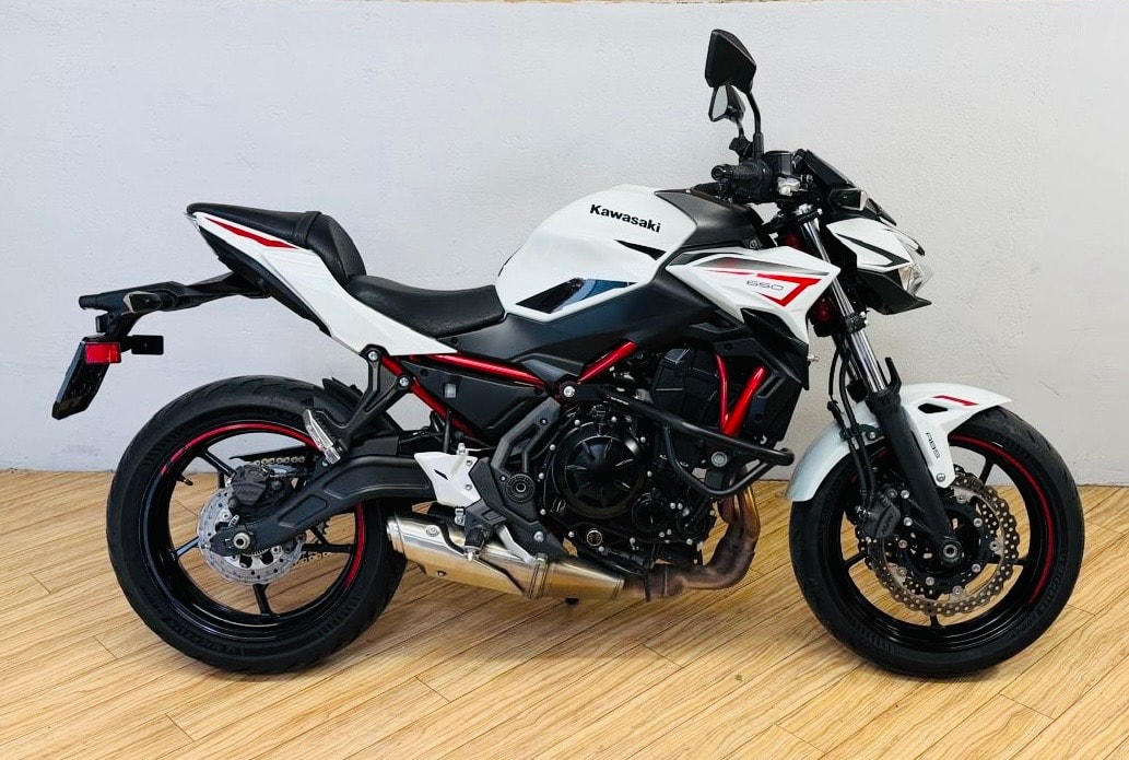 KAWASAKI Z 650 (35kW)-showroom-element-1