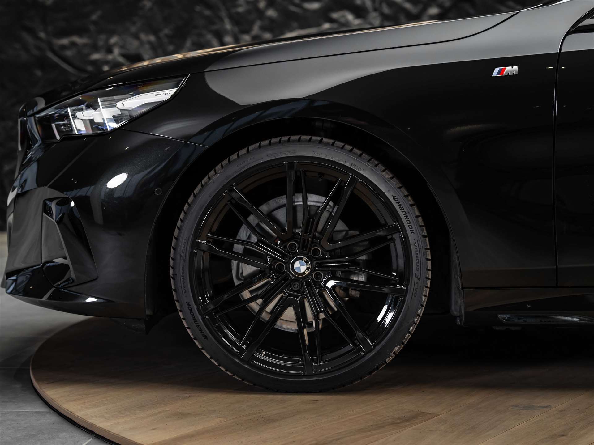 BMW 520i M Sport Steptronic *Werksgarantie* 21" Felgen* Head Up Display*Sitzbelüftung*360° Kamera*-image-17