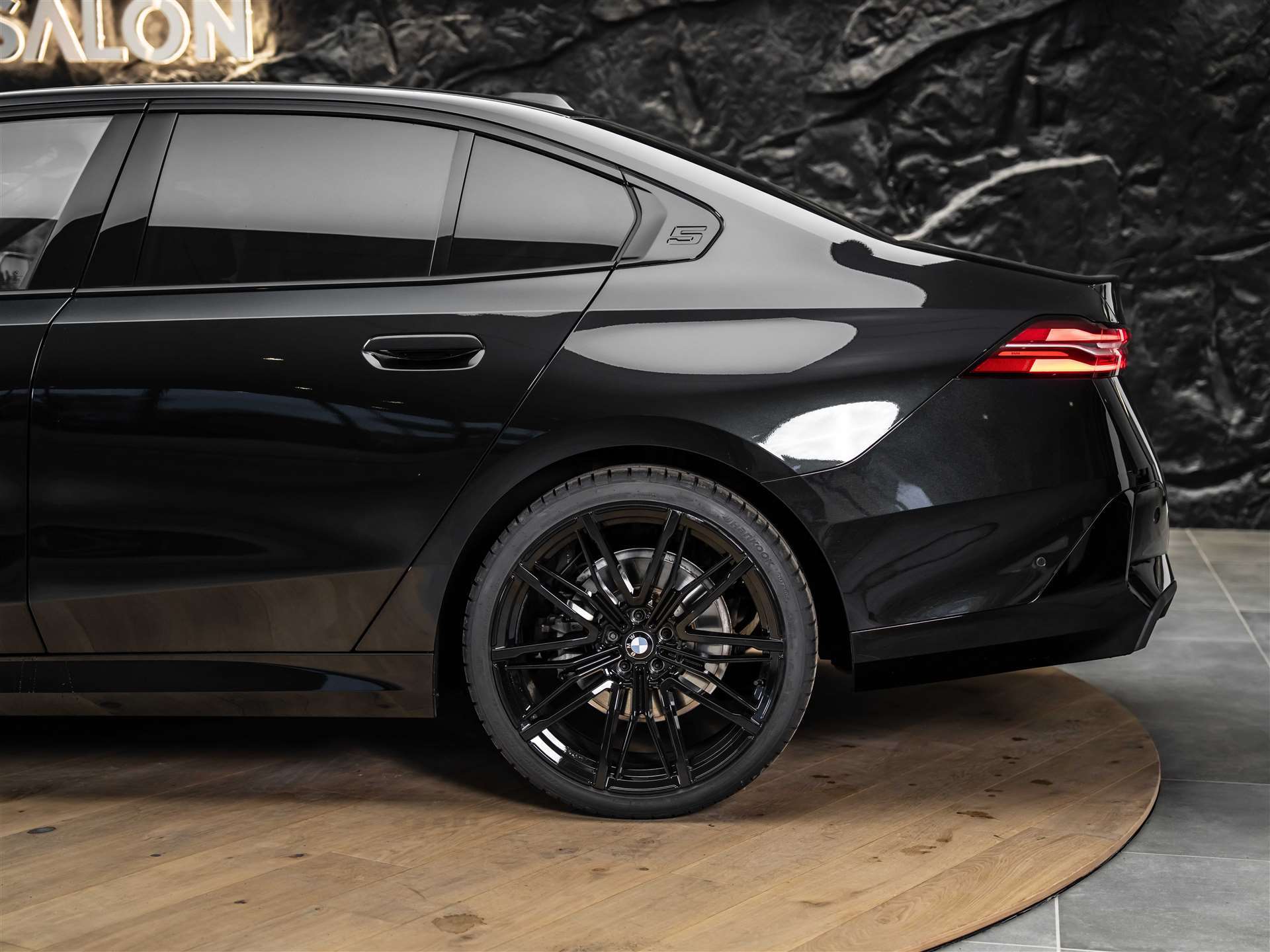 BMW 520i M Sport Steptronic *Werksgarantie* 21" Felgen* Head Up Display*Sitzbelüftung*360° Kamera*-image-18