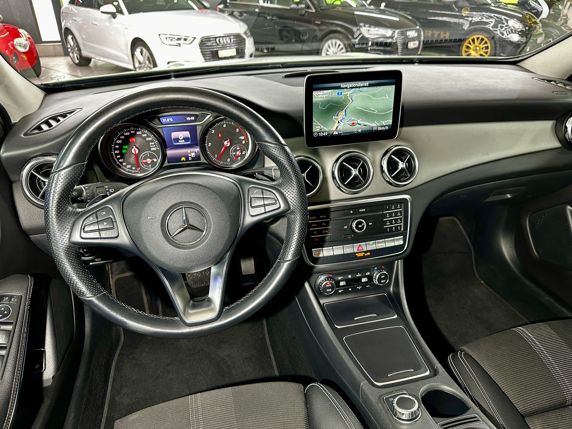 MERCEDES-BENZ GLA 200 d Swiss Star Edition Urban 4Matic 7G-DCT-image-16