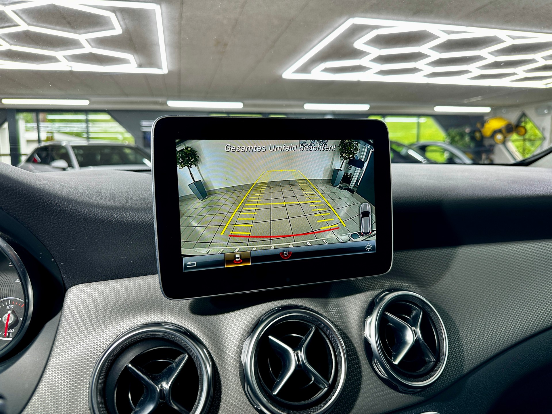 MERCEDES-BENZ GLA 200 d Swiss Star Edition Urban 4Matic 7G-DCT-image-20