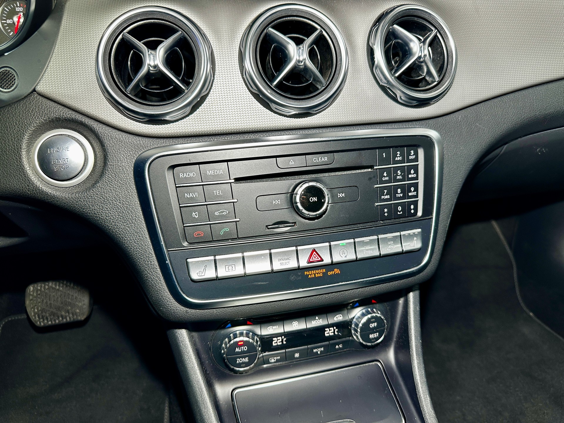 MERCEDES-BENZ GLA 200 d Swiss Star Edition Urban 4Matic 7G-DCT-image-24