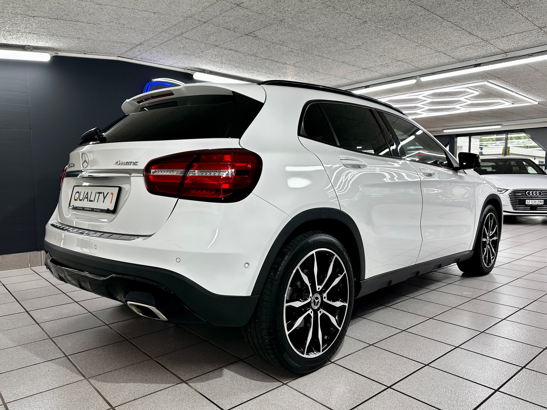 MERCEDES-BENZ GLA 200 d Swiss Star Edition Urban 4Matic 7G-DCT-image-2