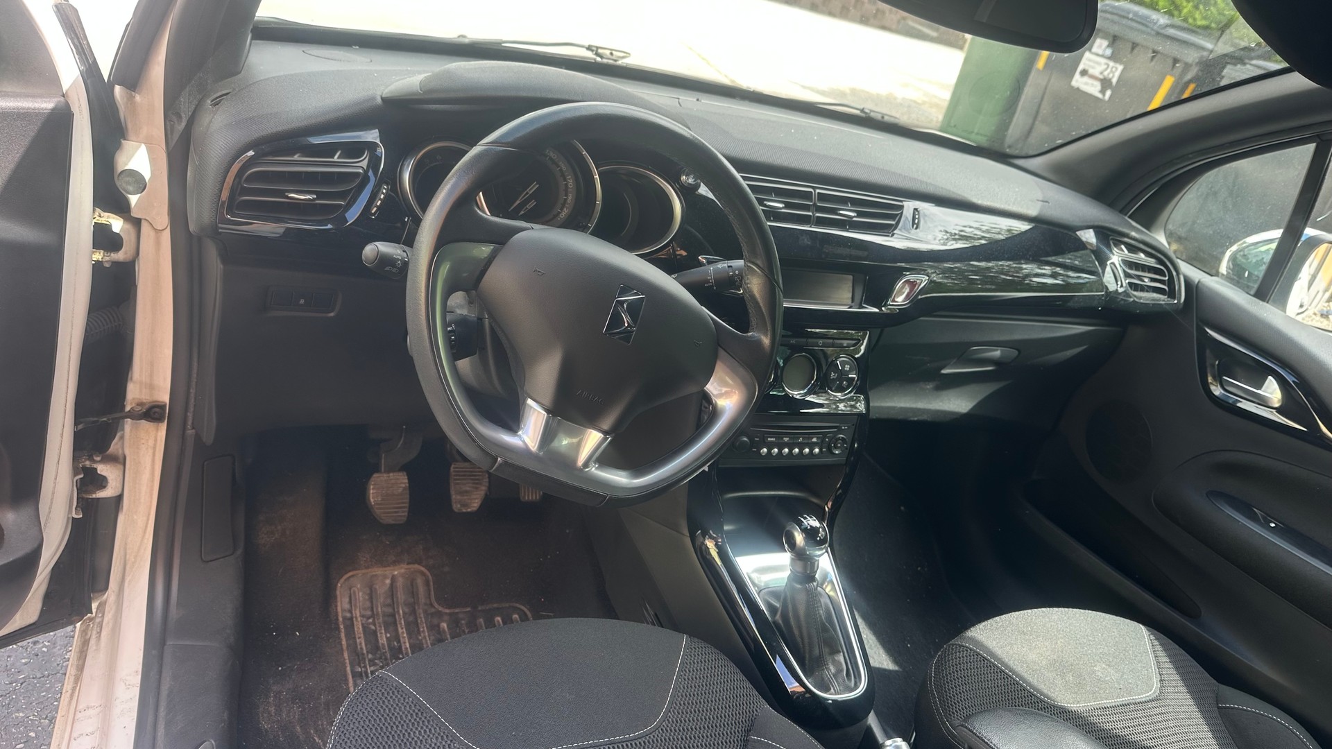DS AUTOMOBILES DS3 1.2 VTi SO Chic-image-3