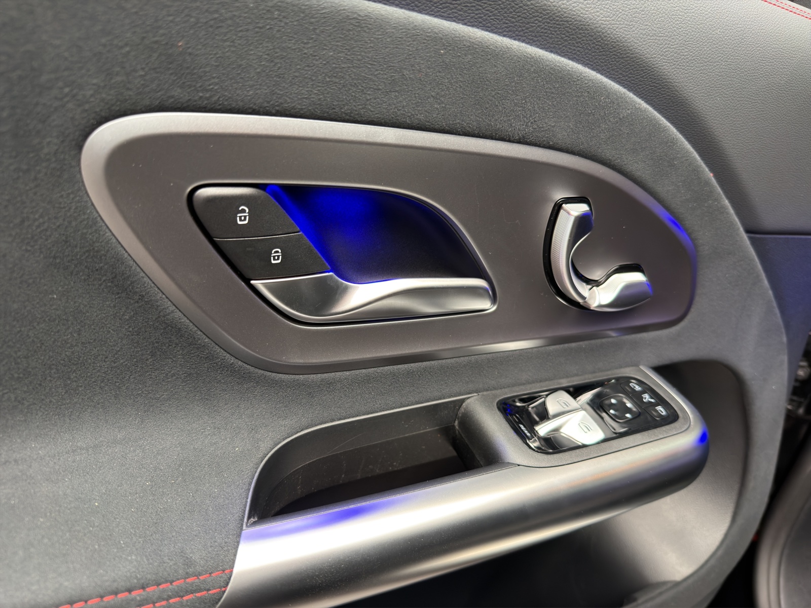 MERCEDES-BENZ GLB 220 4MATIC-image-11