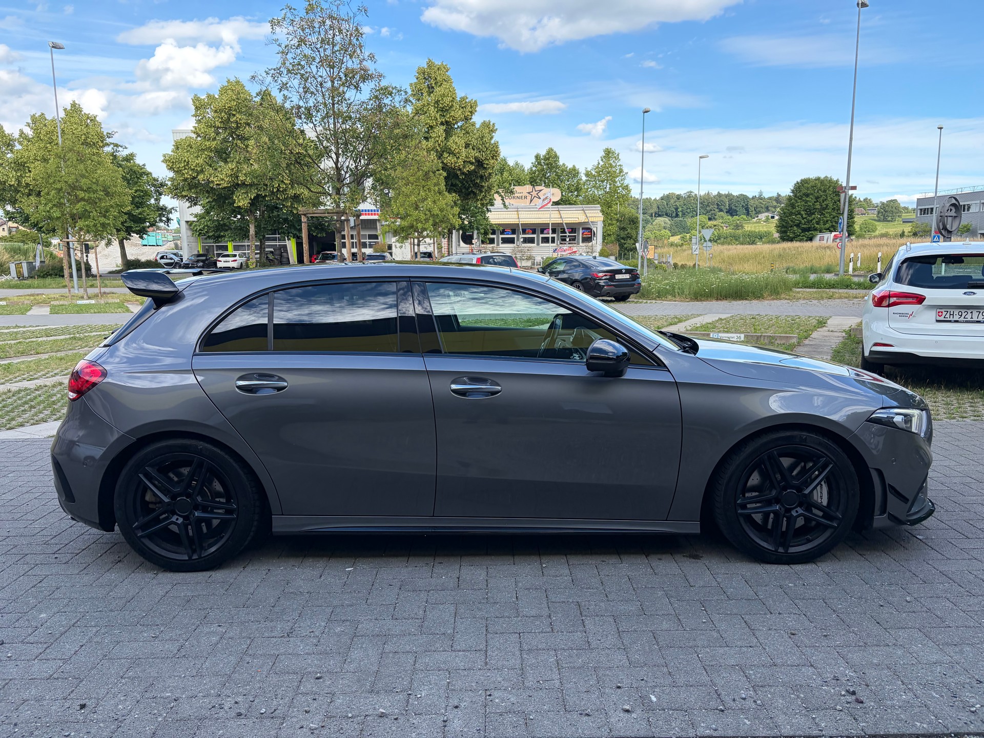 MERCEDES-BENZ A 35 AMG 4Matic Speedshift-image-3